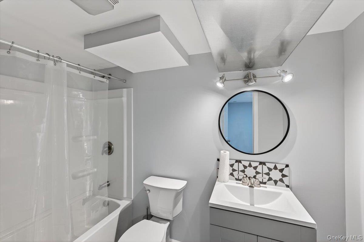 73 Montauk Trail, Ridge, NY 11961