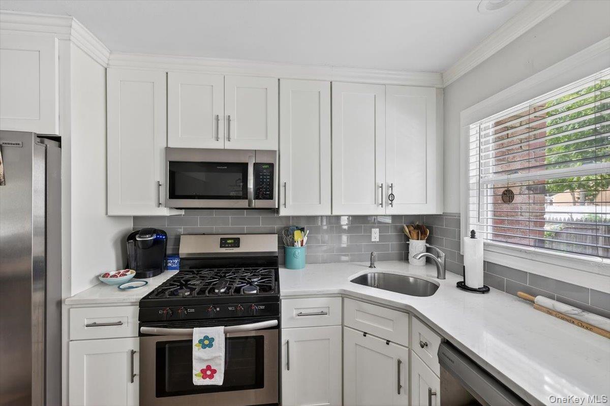 73 Montauk Trail, Ridge, NY 11961