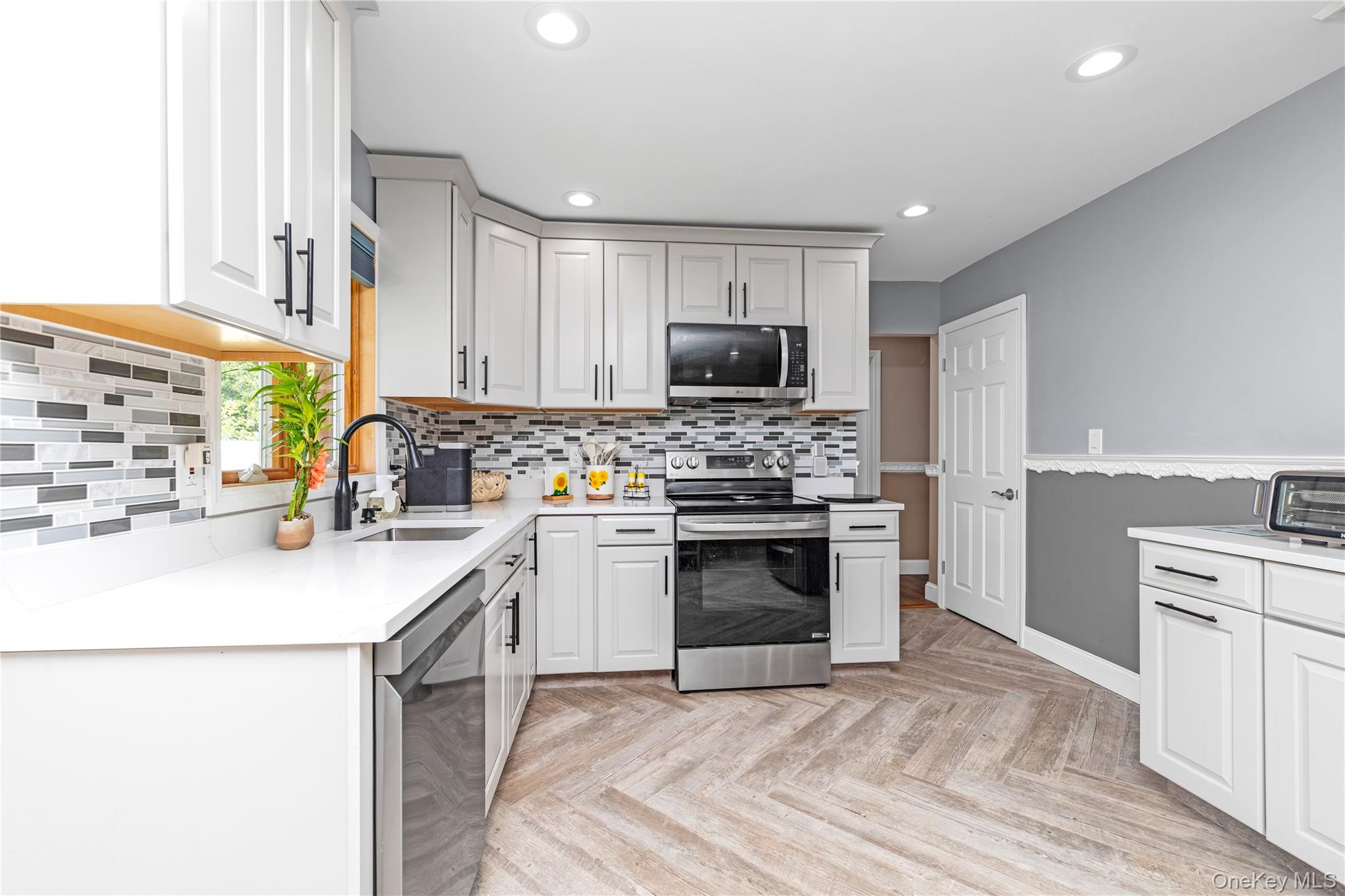 1983 Dutch Broadway, Elmont, NY 11003