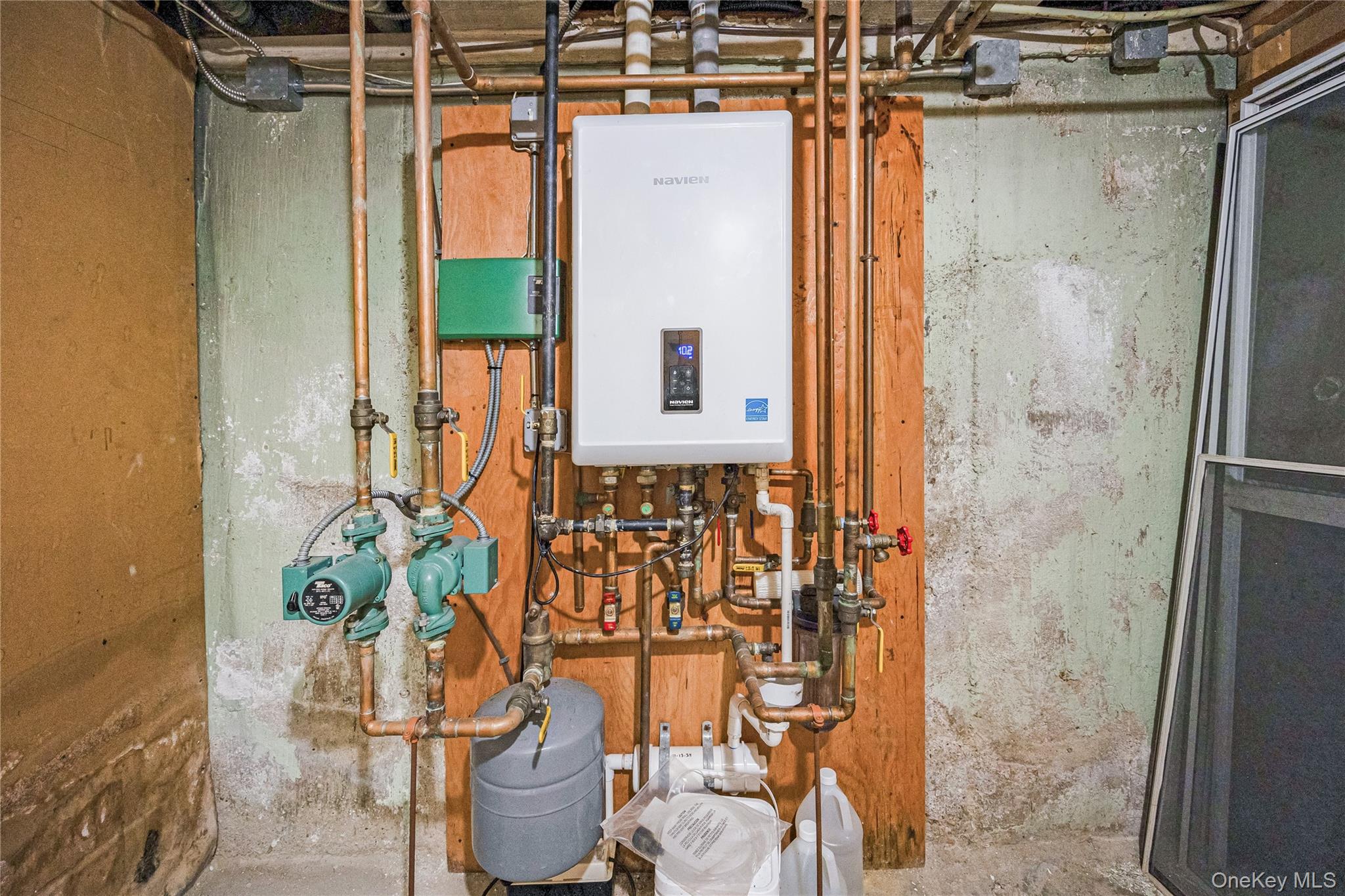 15 Stewart Avenue, Stewart Manor, NY 11530