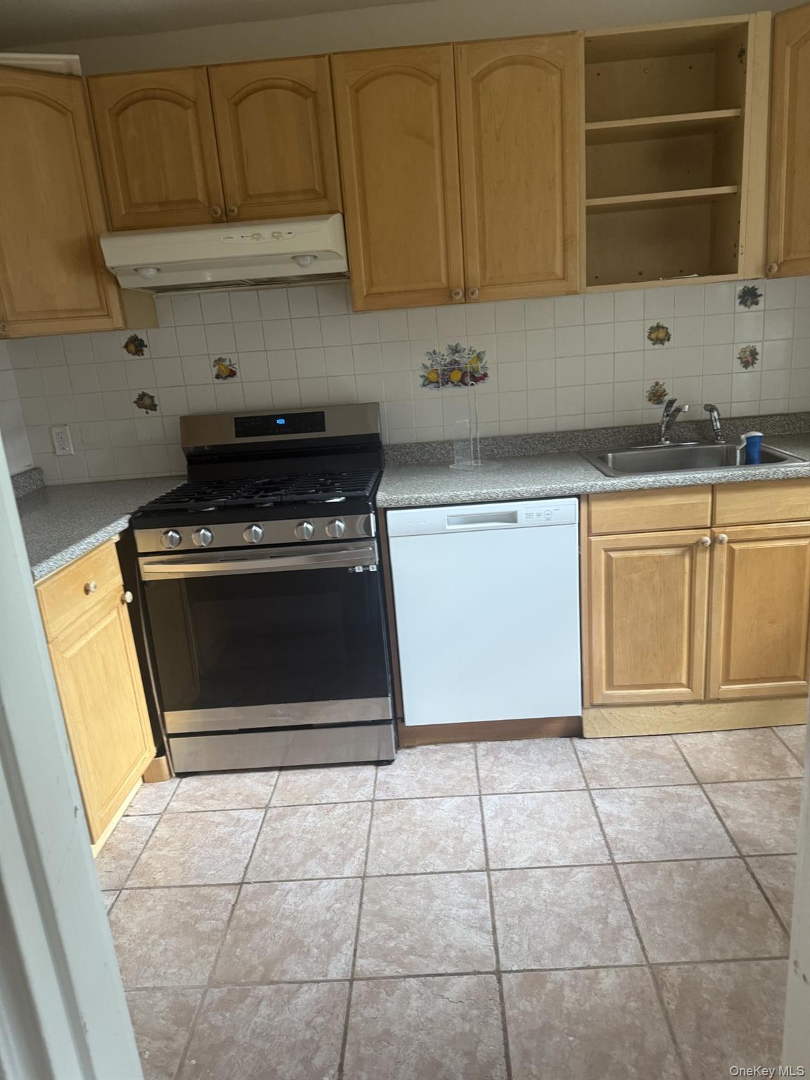 3 Edwards Street # 1G, Roslyn Heights, NY 11577