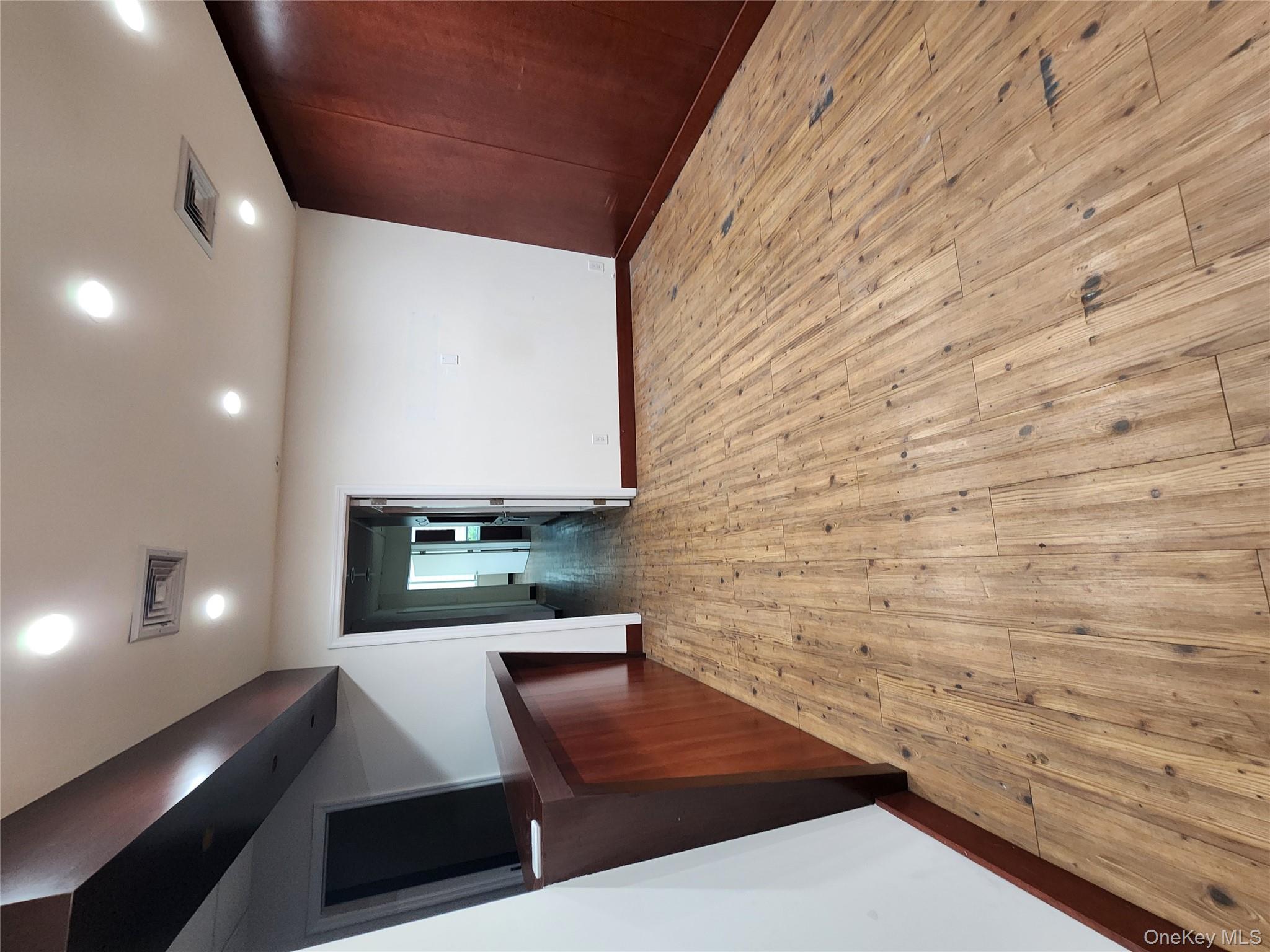 218-14 Northern Blvd # 104, Bayside, NY 11361