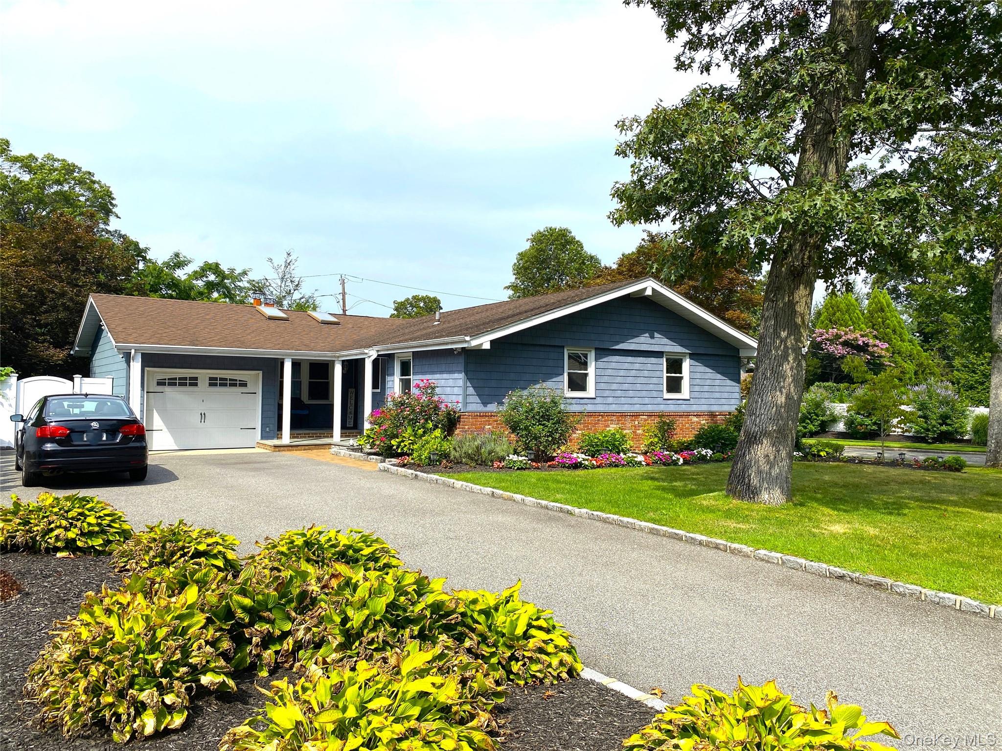 94 Eagle Lane, Hauppauge, NY 11788