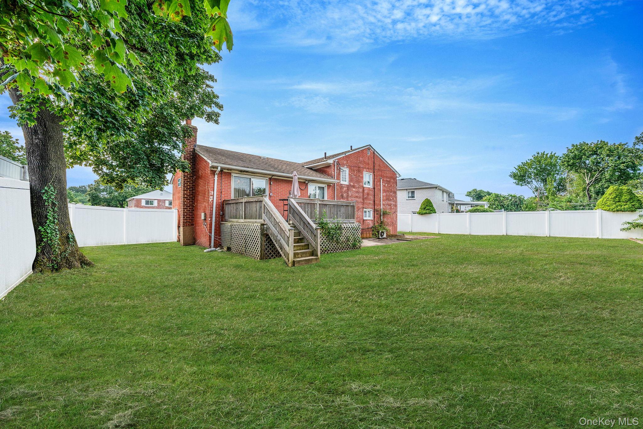 86 Silber Avenue, Bethpage, NY 11714