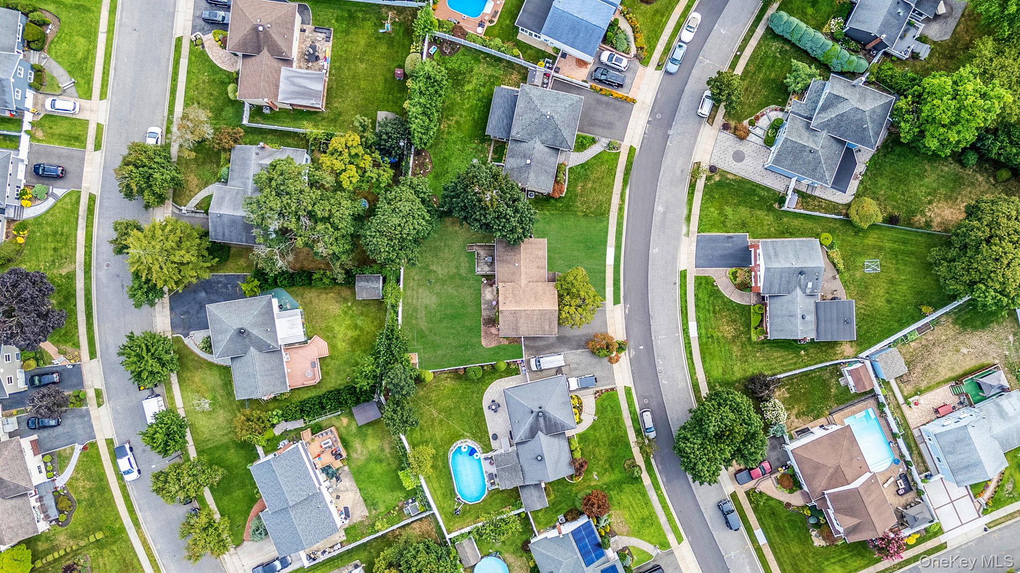 86 Silber Avenue, Bethpage, NY 11714