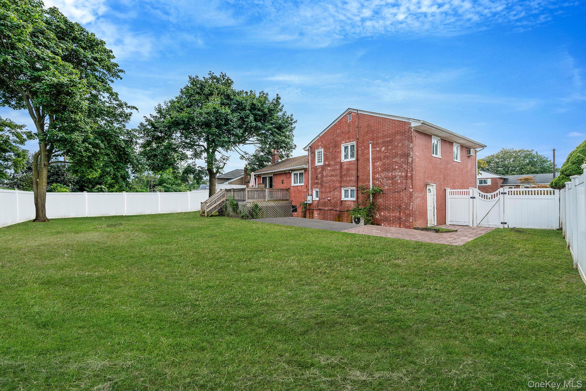 86 Silber Avenue, Bethpage, NY 11714