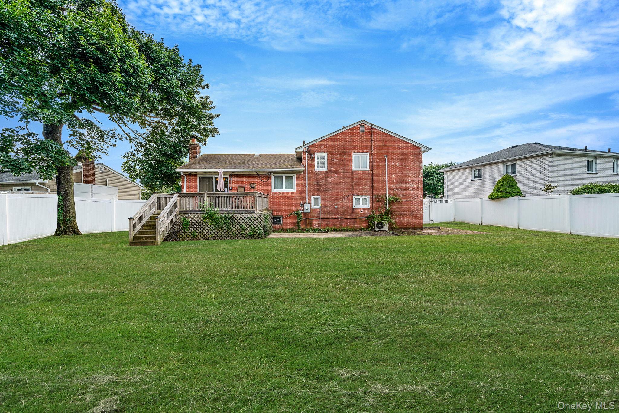 86 Silber Avenue, Bethpage, NY 11714