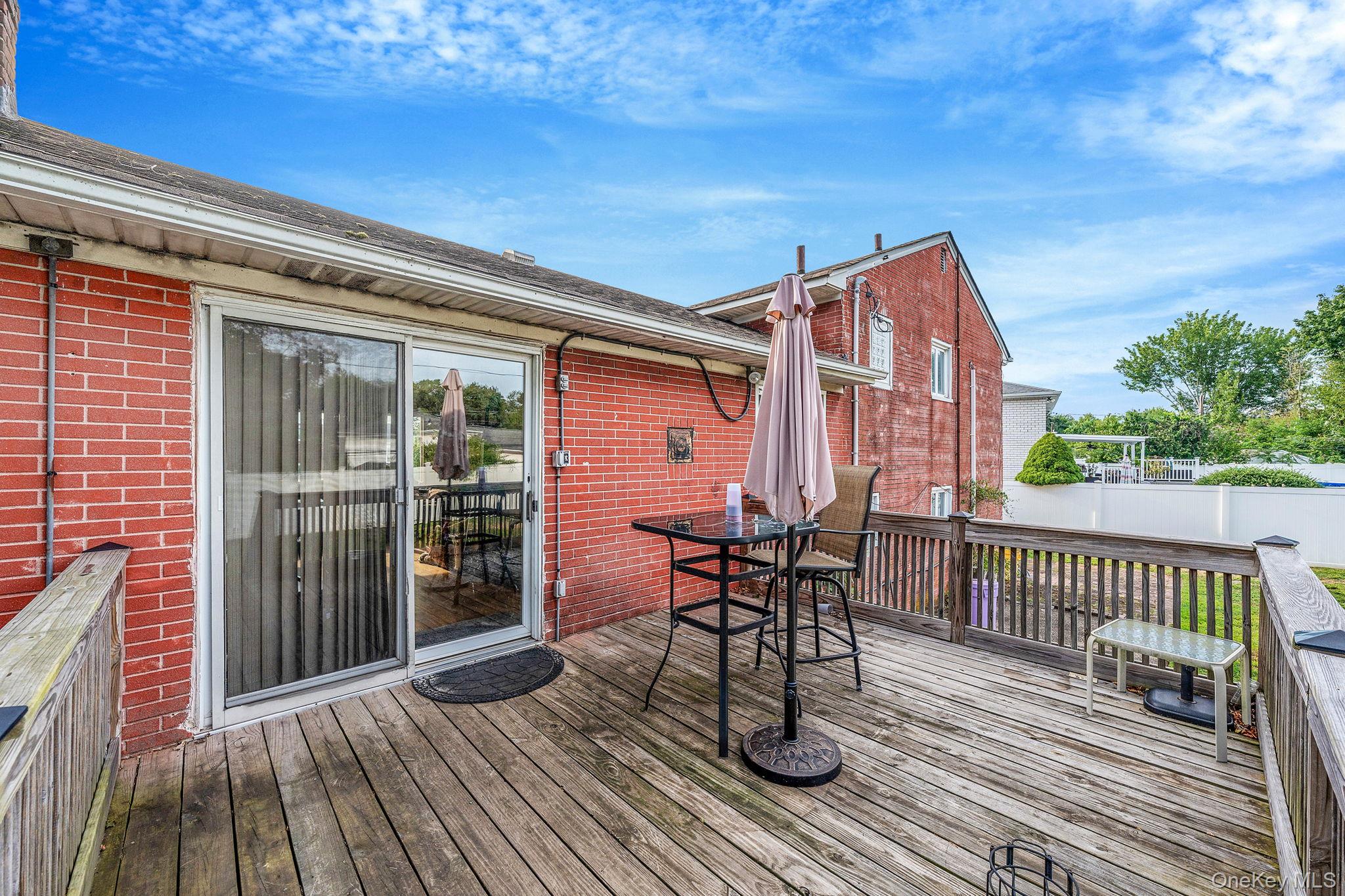 86 Silber Avenue, Bethpage, NY 11714