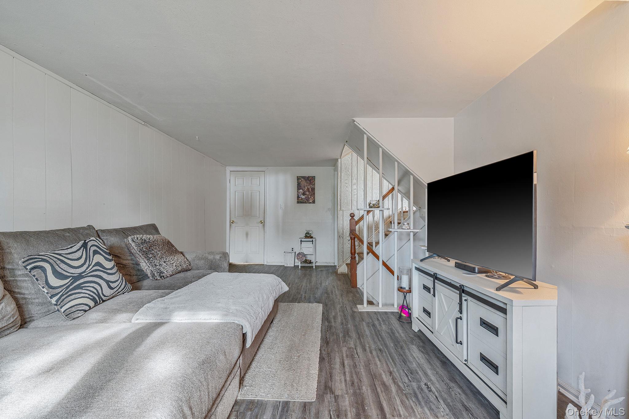 86 Silber Avenue, Bethpage, NY 11714