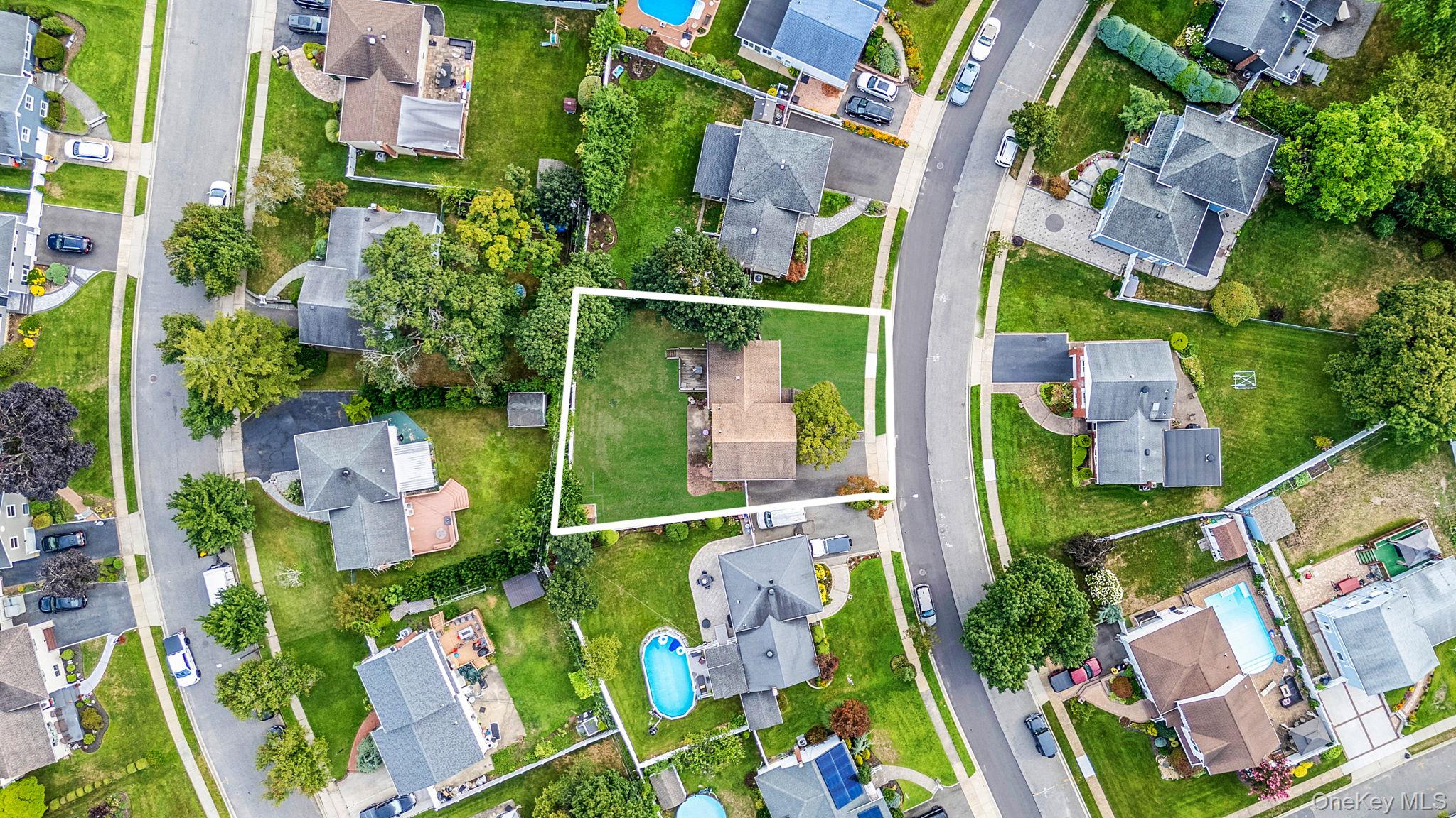 86 Silber Avenue, Bethpage, NY 11714