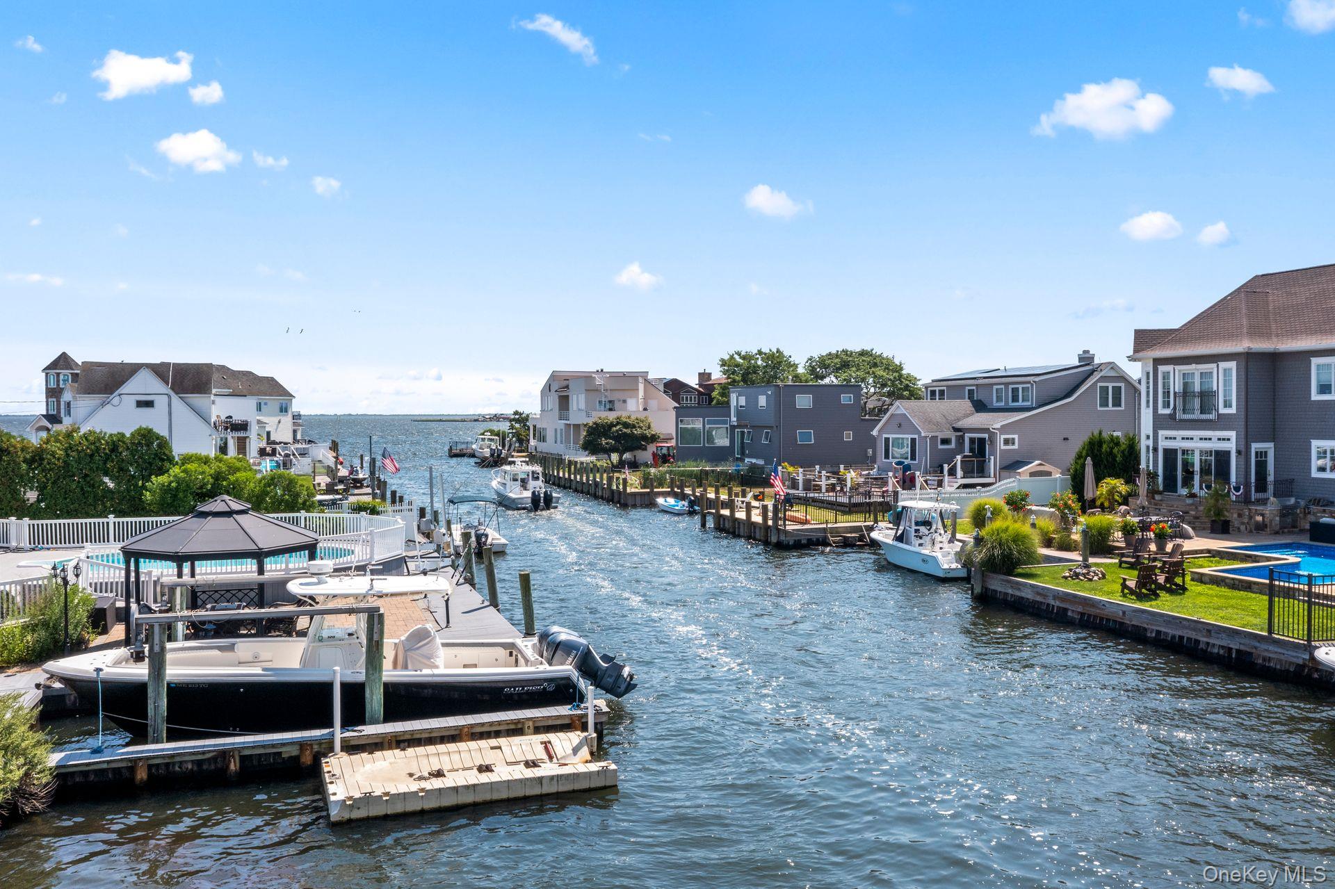 230 Sequams Lane Center, West Islip, NY 11795