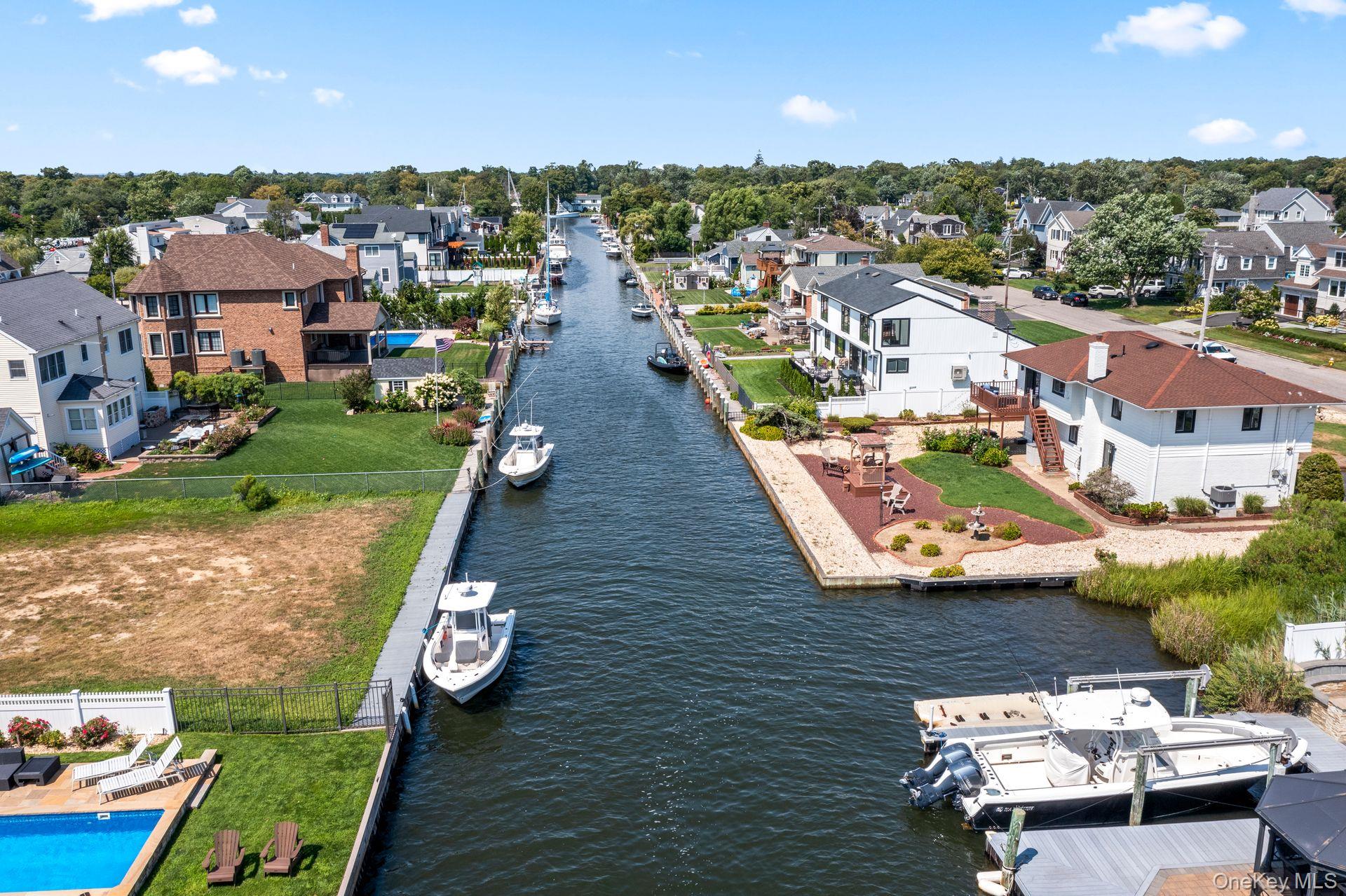 230 Sequams Lane Center, West Islip, NY 11795