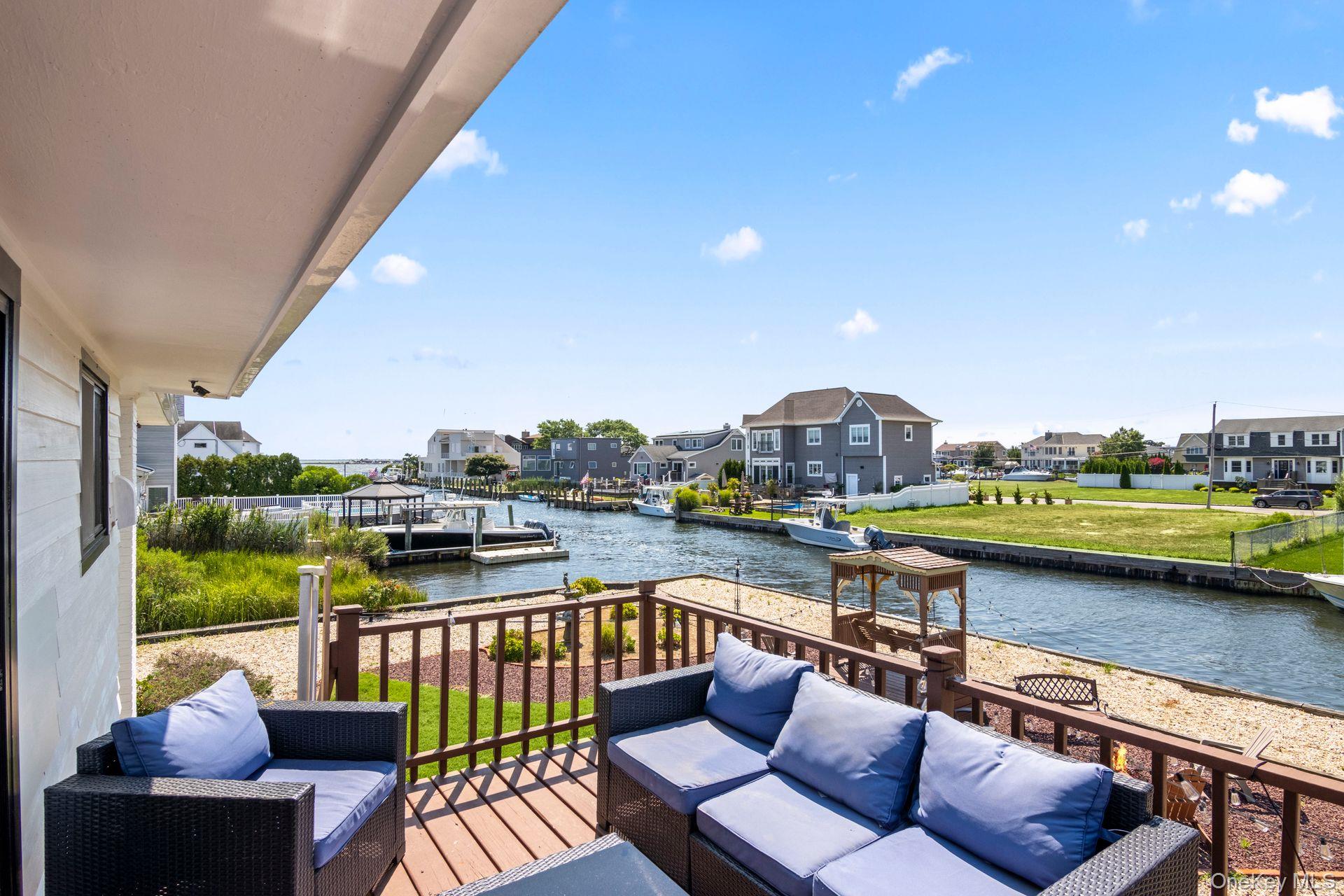 230 Sequams Lane Center, West Islip, NY 11795