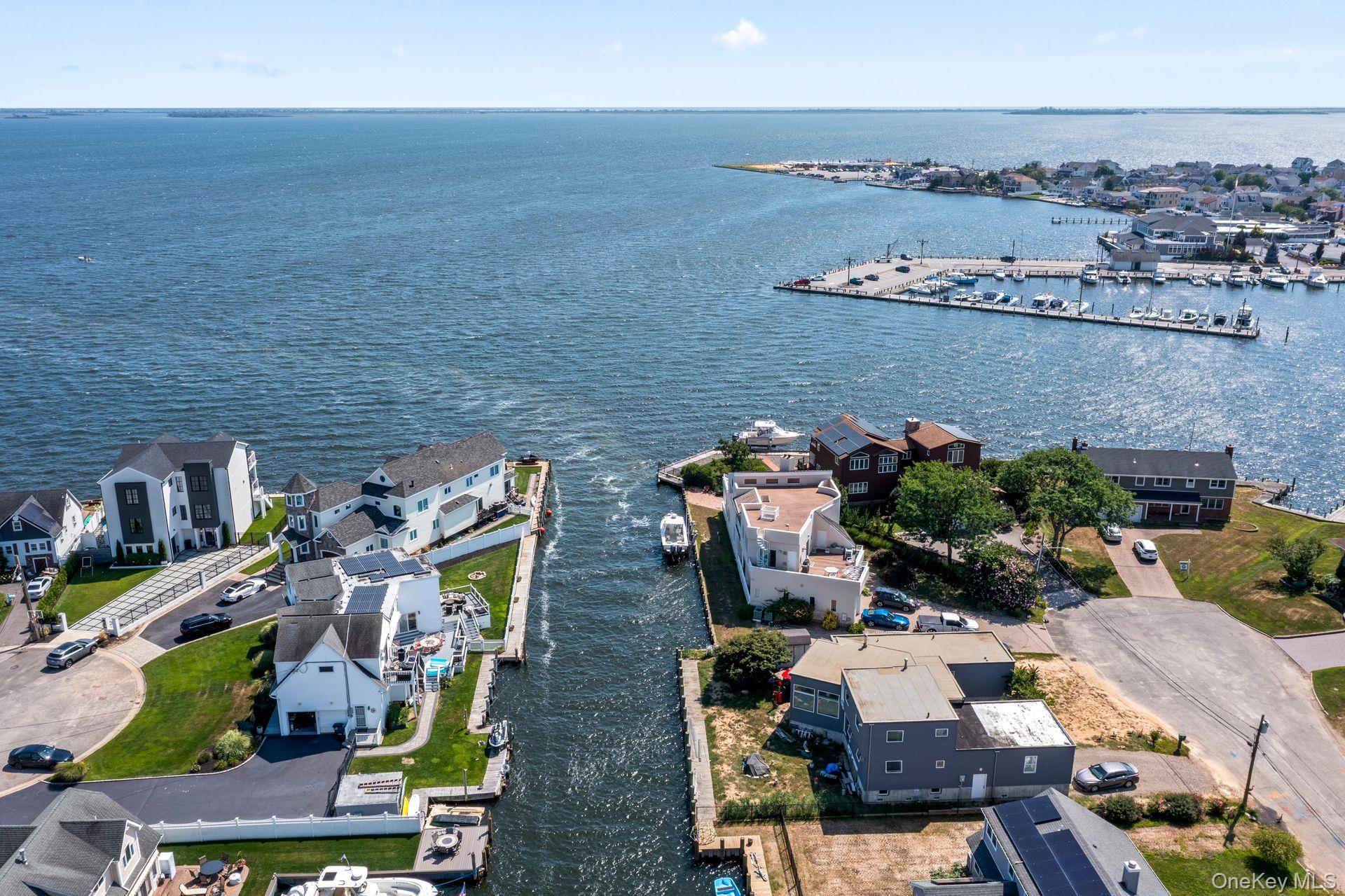 230 Sequams Lane Center, West Islip, NY 11795