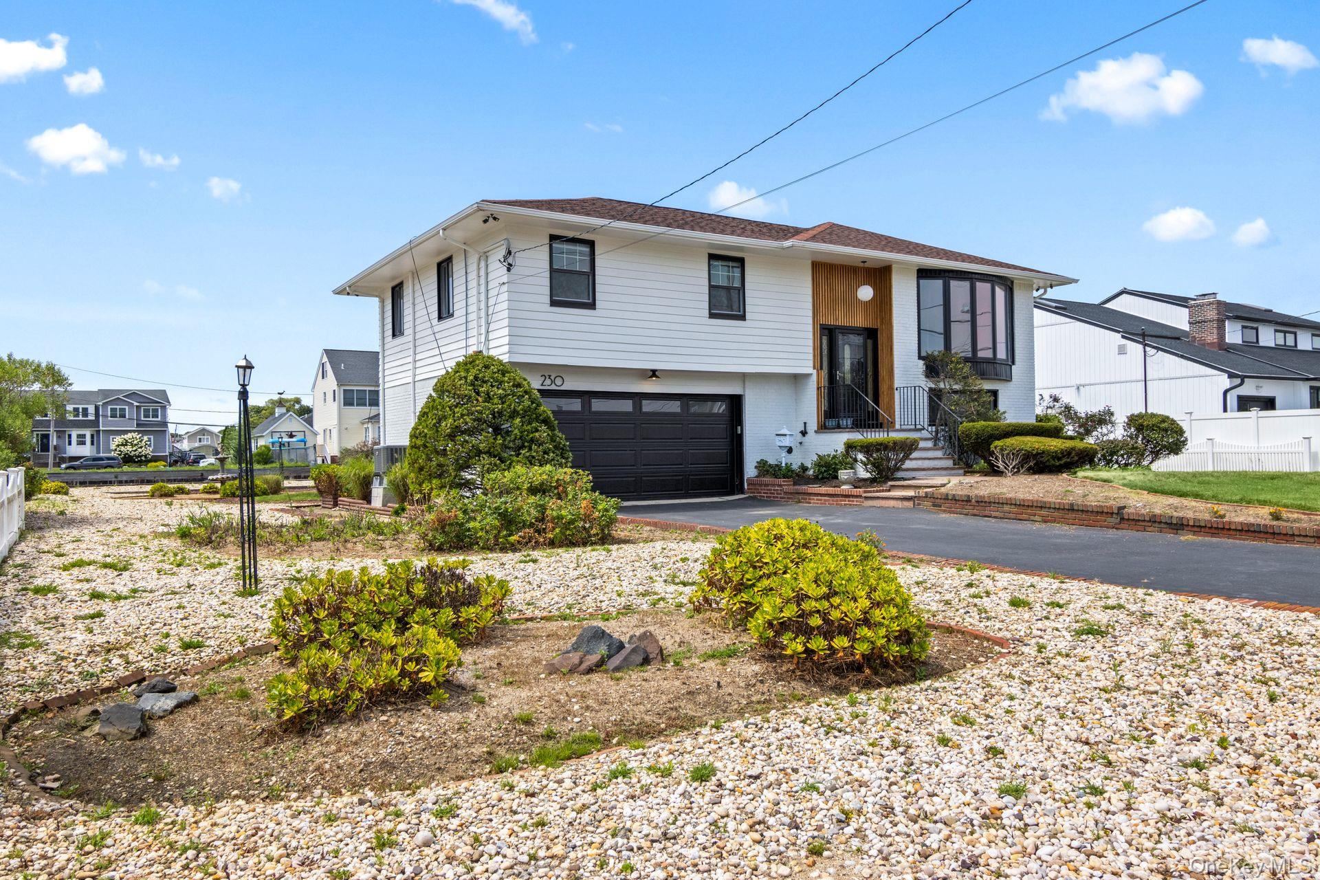 230 Sequams Lane Center, West Islip, NY 11795