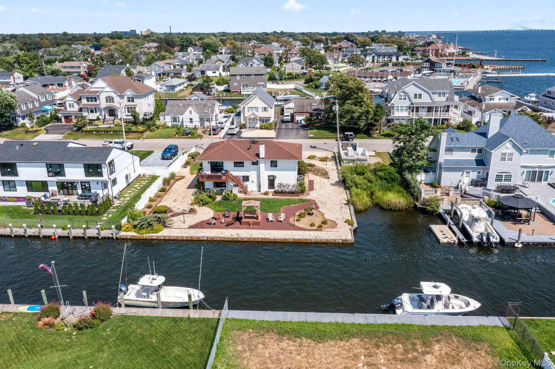 230 Sequams Lane Center, West Islip, NY 11795