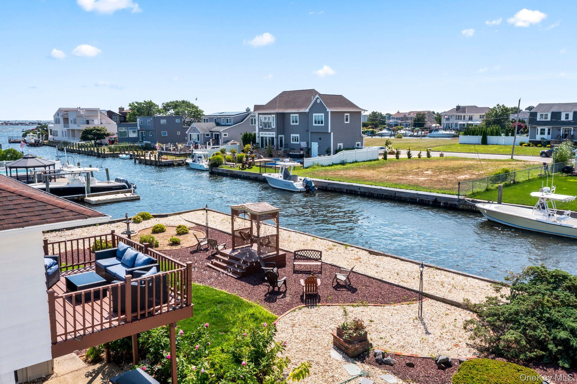 230 Sequams Lane Center, West Islip, NY 11795