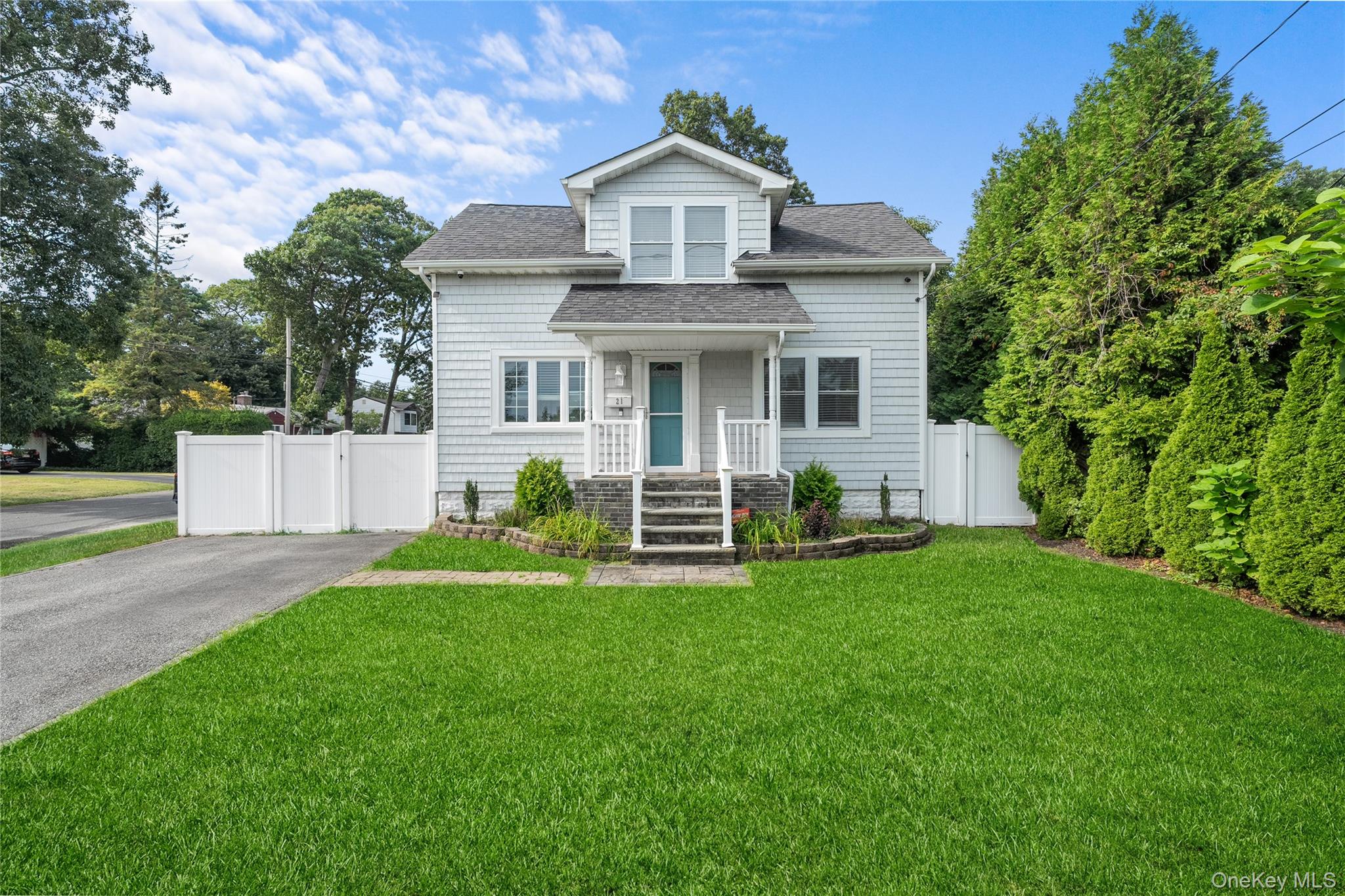 21 Adams Street W, East Islip, NY 11730