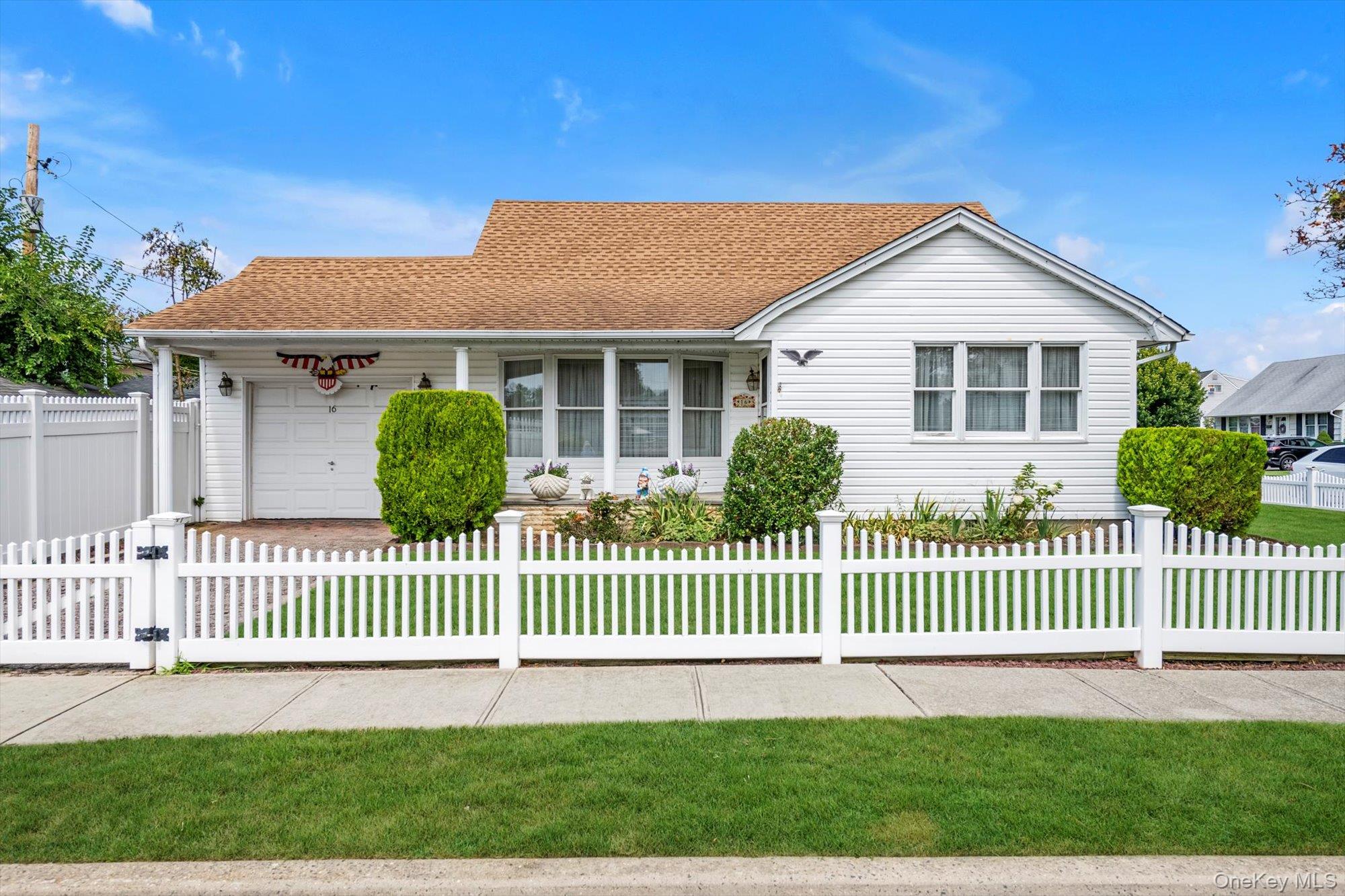 16 Washington Avenue, Hicksville, NY 11801