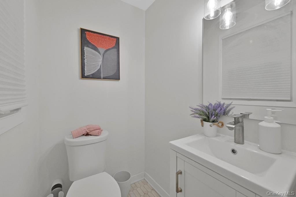 12 E Nauraushaun Avenue, Pearl River, NY 10965