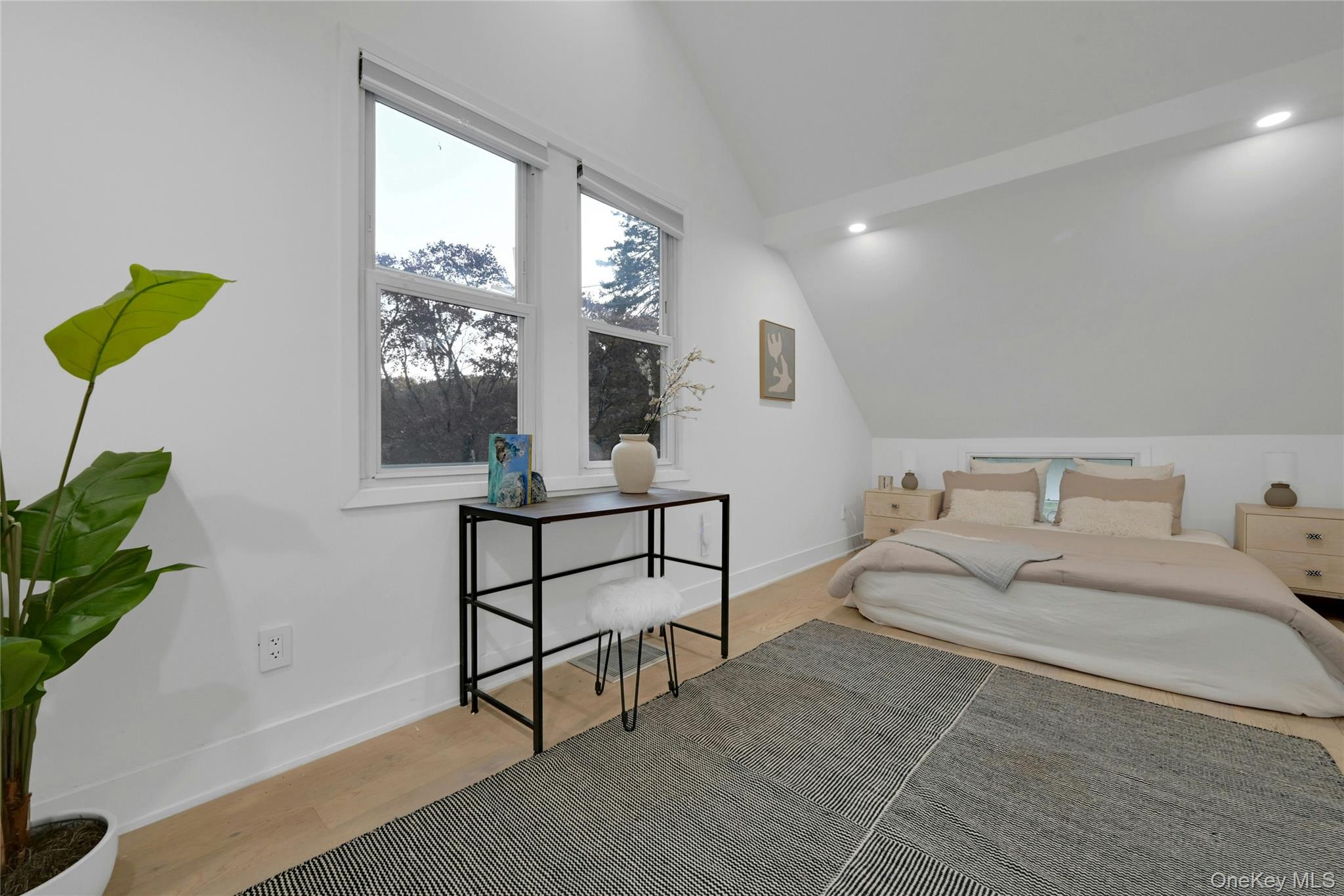 12 E Nauraushaun Avenue, Pearl River, NY 10965