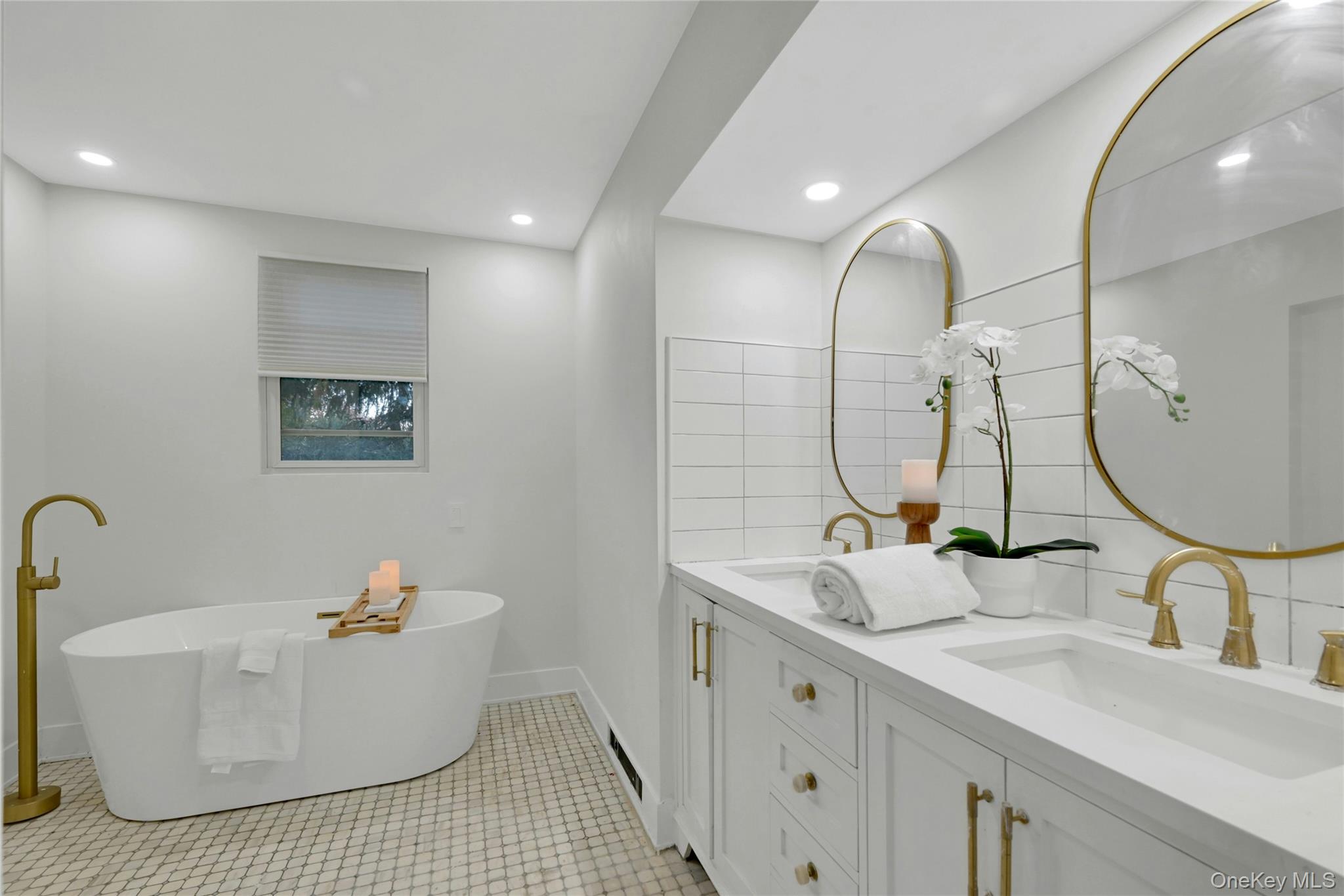 12 E Nauraushaun Avenue, Pearl River, NY 10965