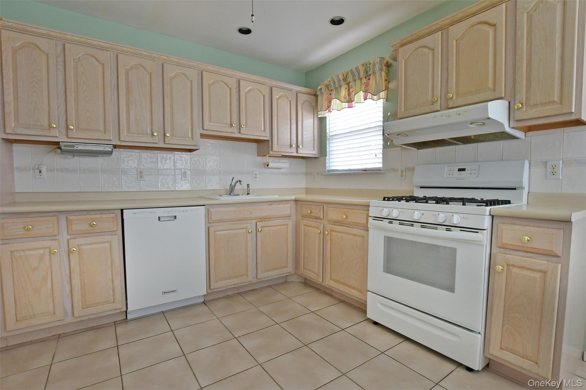 11 Ethan Circle, Middle Island, NY 11953