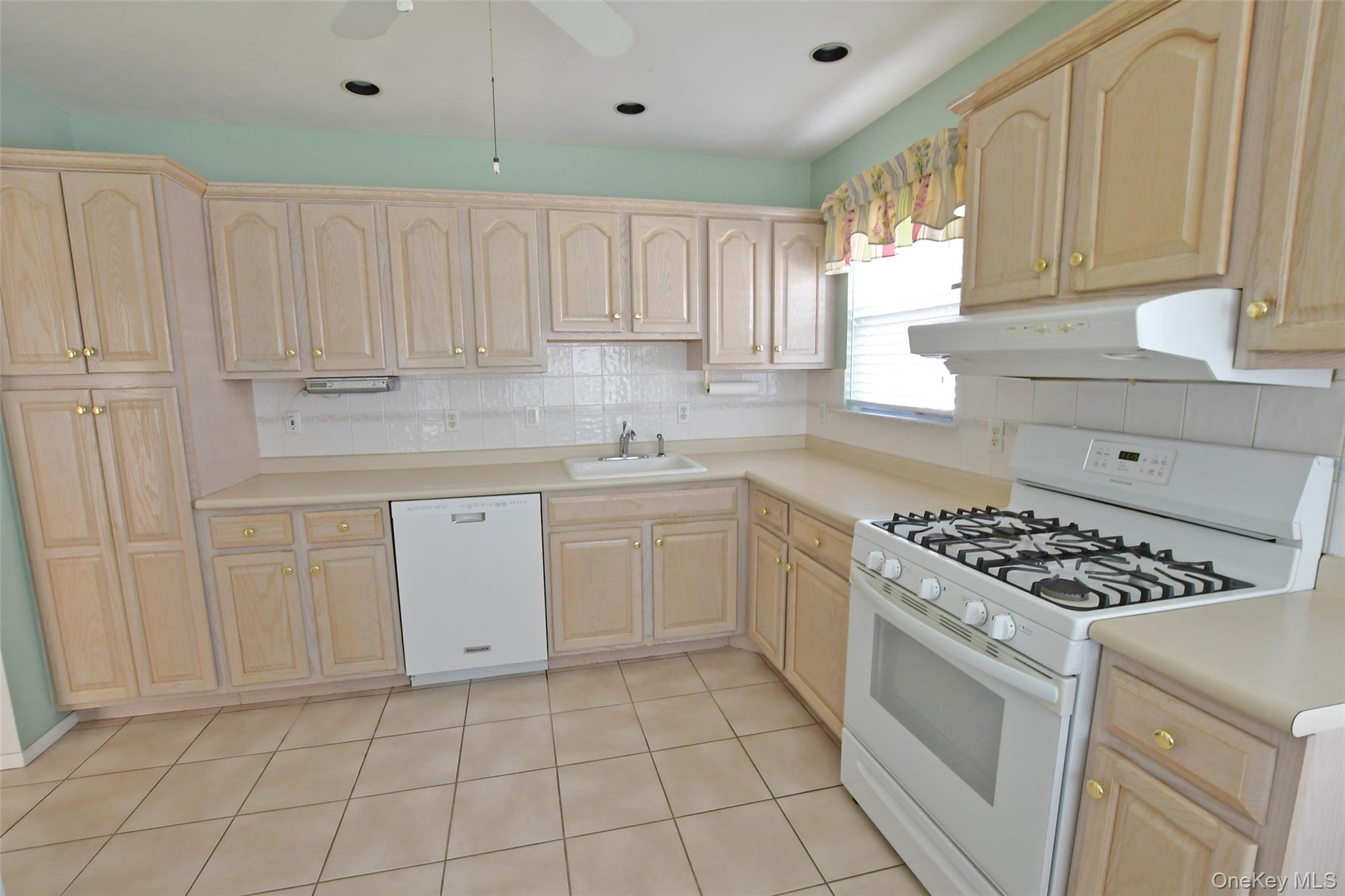 11 Ethan Circle, Middle Island, NY 11953