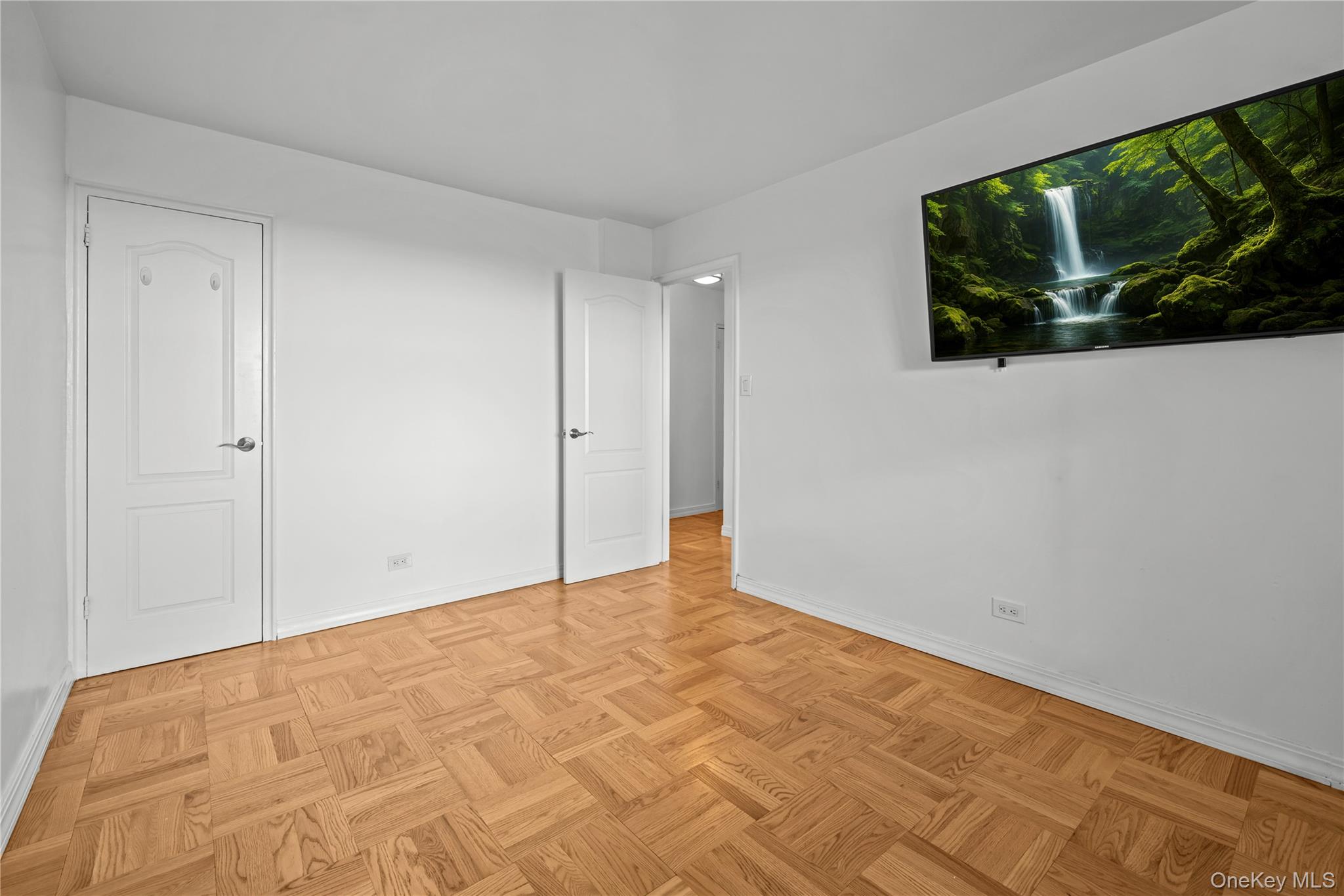 4555 Henry Hudson Parkway # A908, Bronx, NY 10471