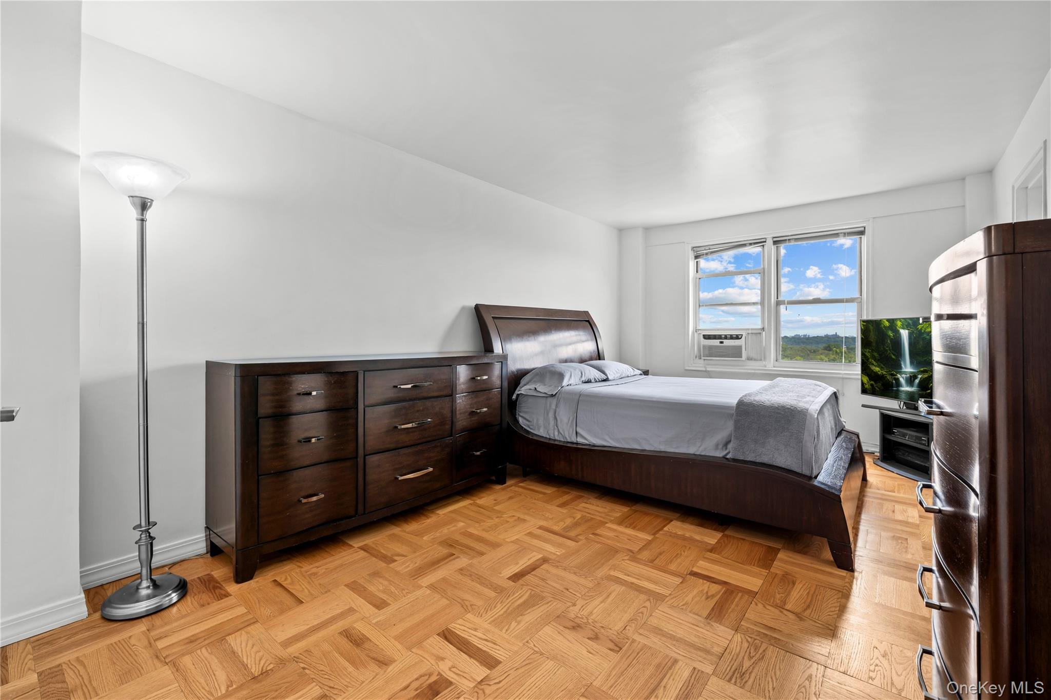 4555 Henry Hudson Parkway # A908, Bronx, NY 10471