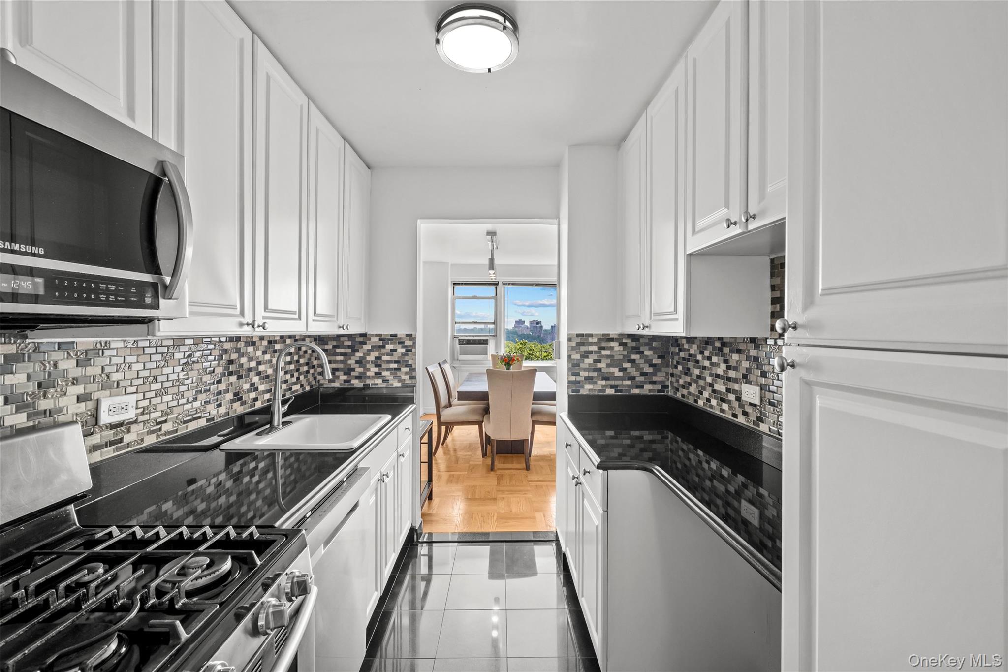 4555 Henry Hudson Parkway # A908, Bronx, NY 10471