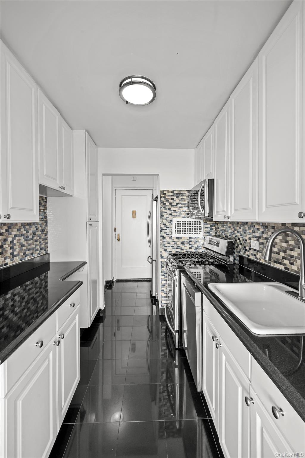 4555 Henry Hudson Parkway # A908, Bronx, NY 10471