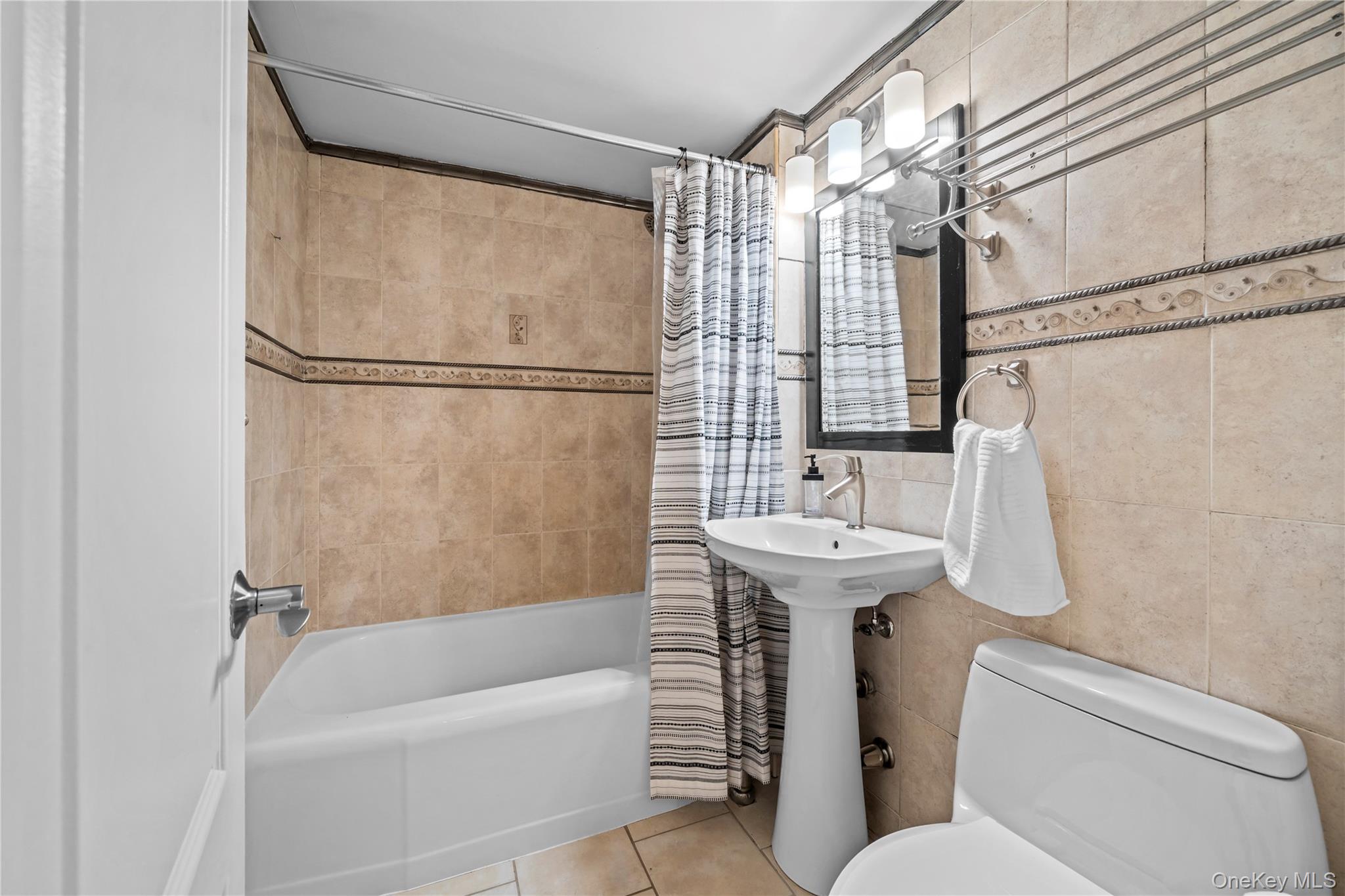 4555 Henry Hudson Parkway # A908, Bronx, NY 10471