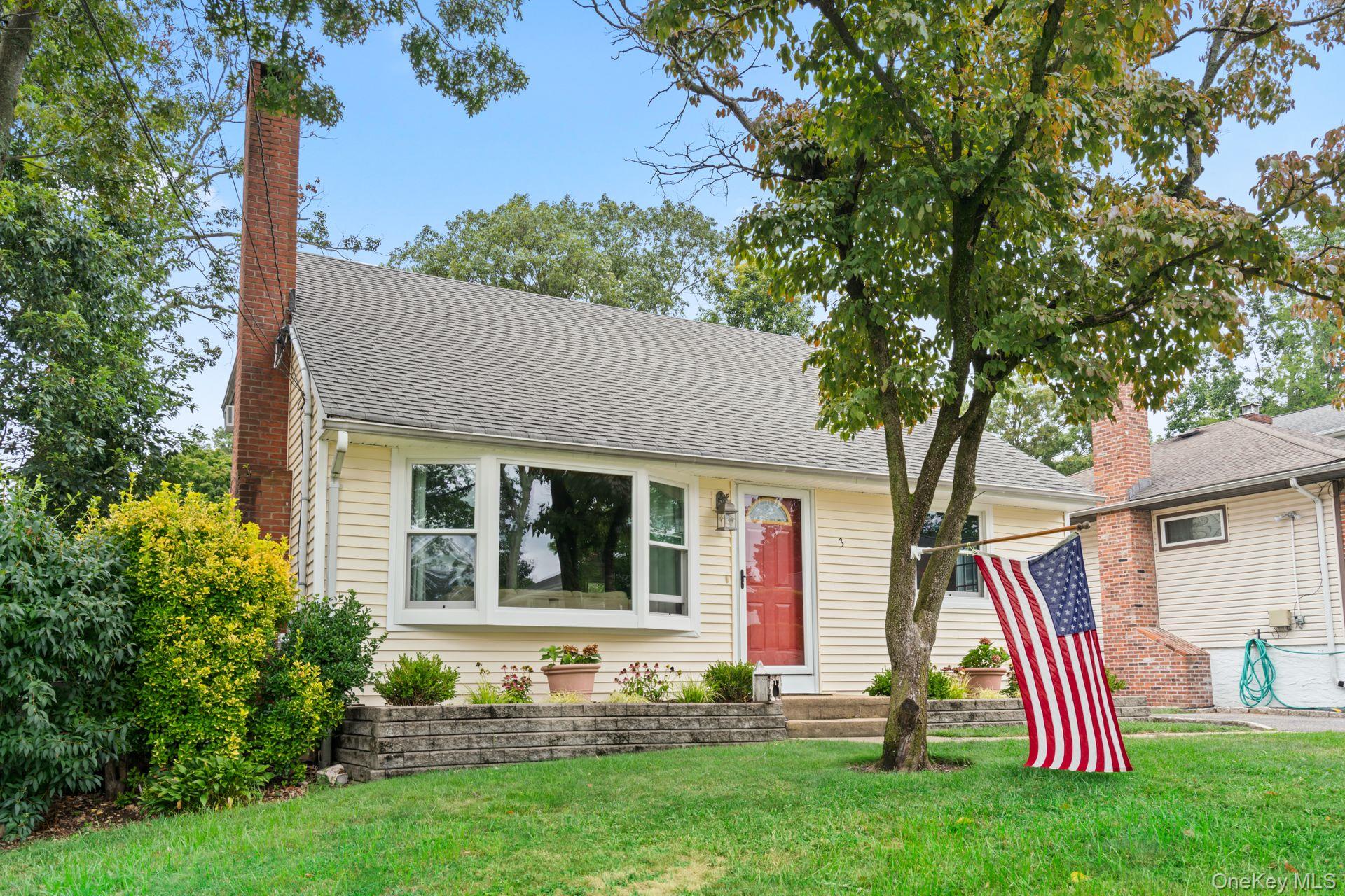 3 Knollwood Avenue, Bayville, NY 11709