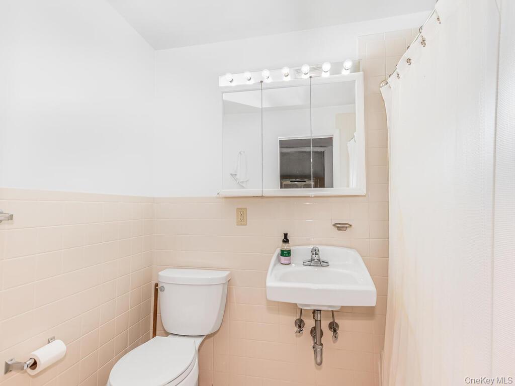 8 Gerri Lane, Yonkers, NY 10703