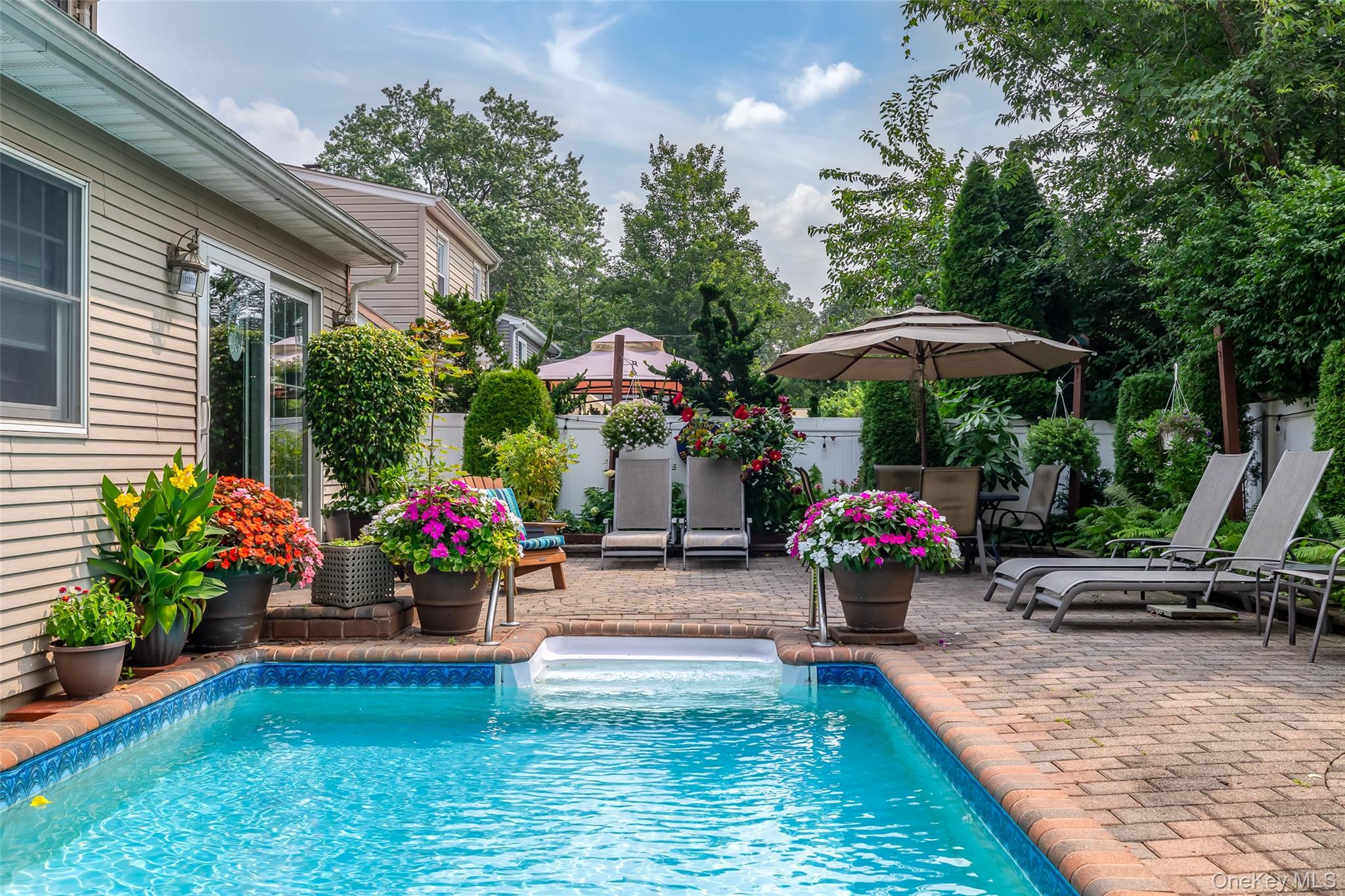 14 Magnolia Drive, New Hyde Park, NY 11040