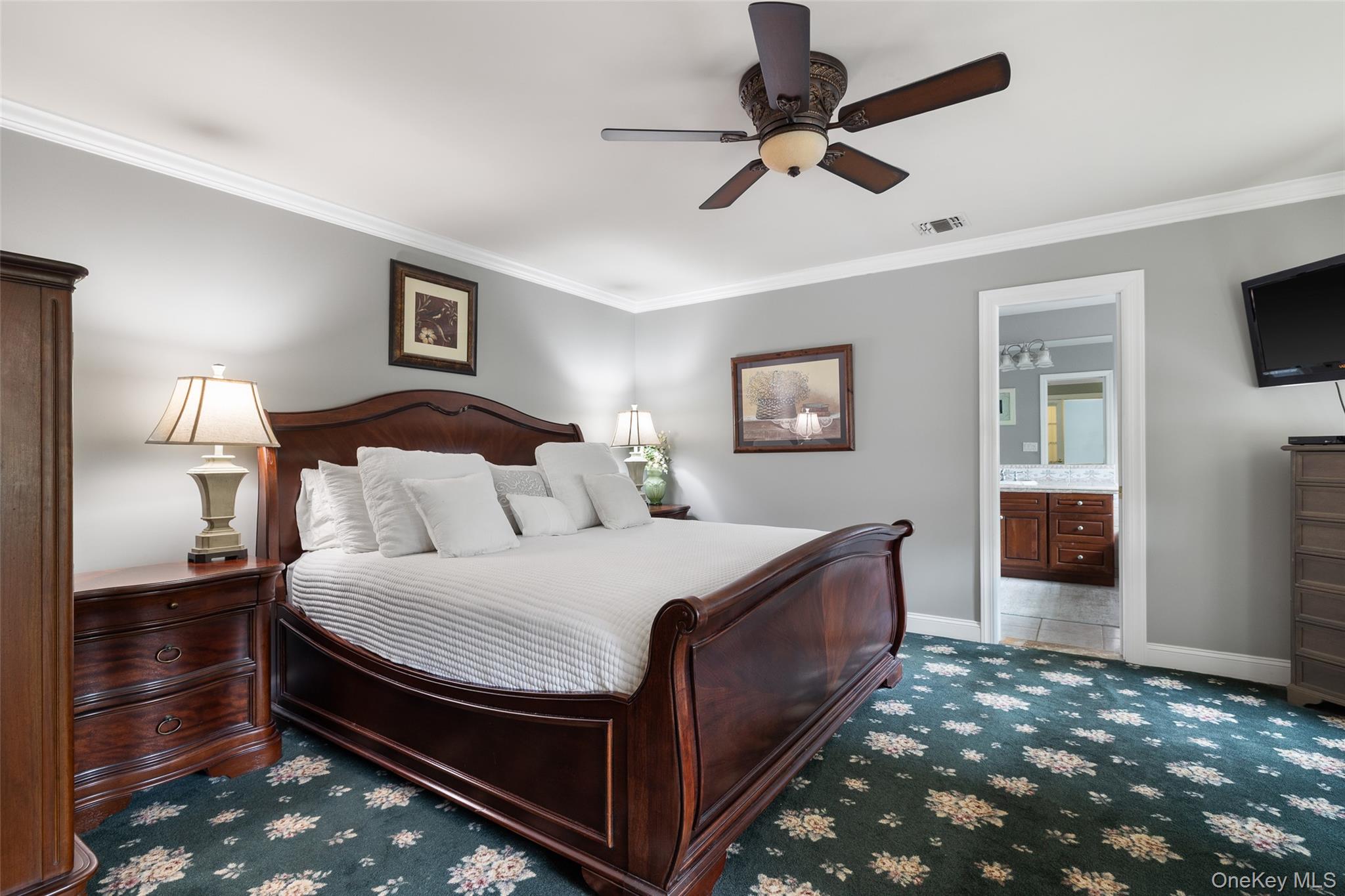 14 Magnolia Drive, New Hyde Park, NY 11040