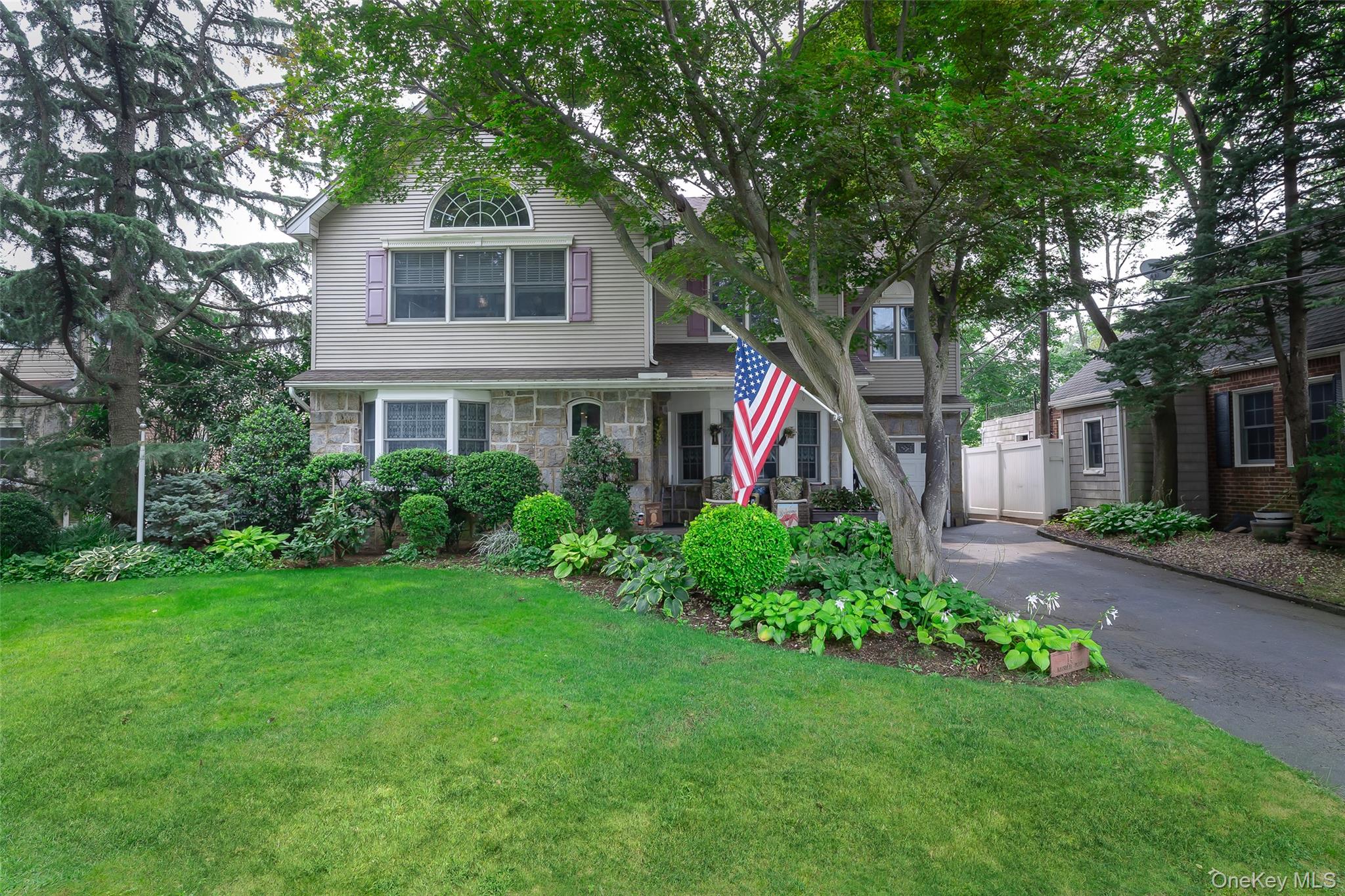 14 Magnolia Drive, New Hyde Park, NY 11040