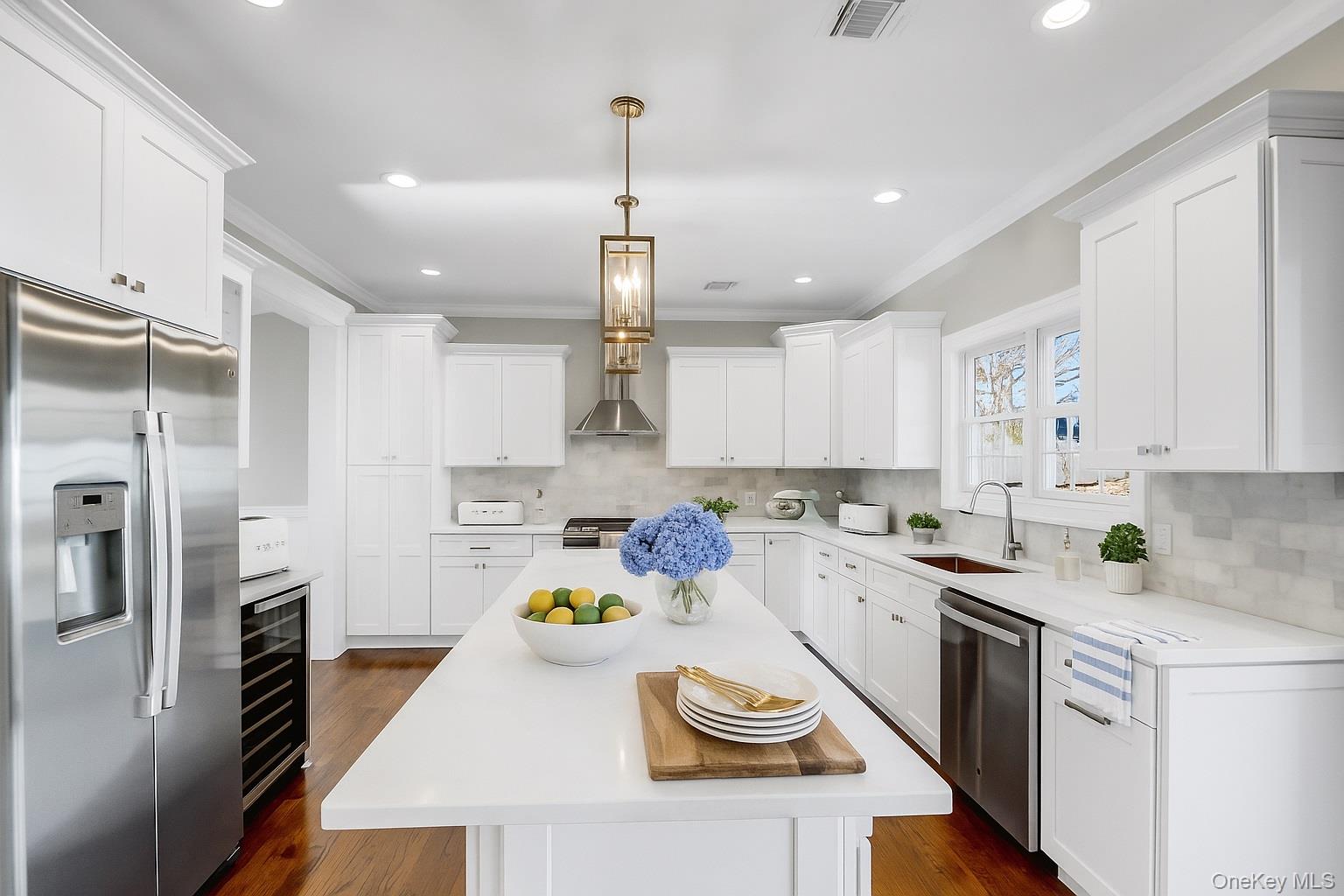 9 Hickory Road, Bayville, NY 11709