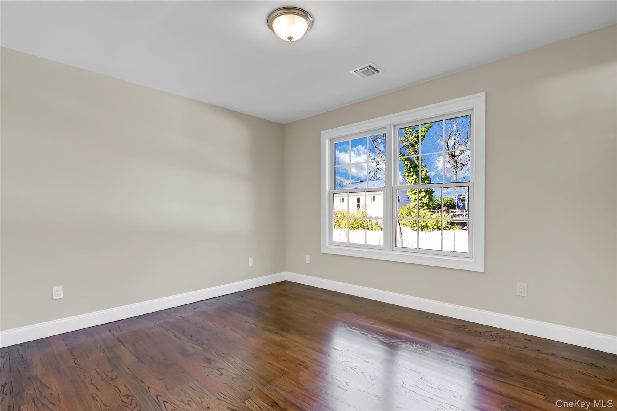 9 Hickory Road, Bayville, NY 11709