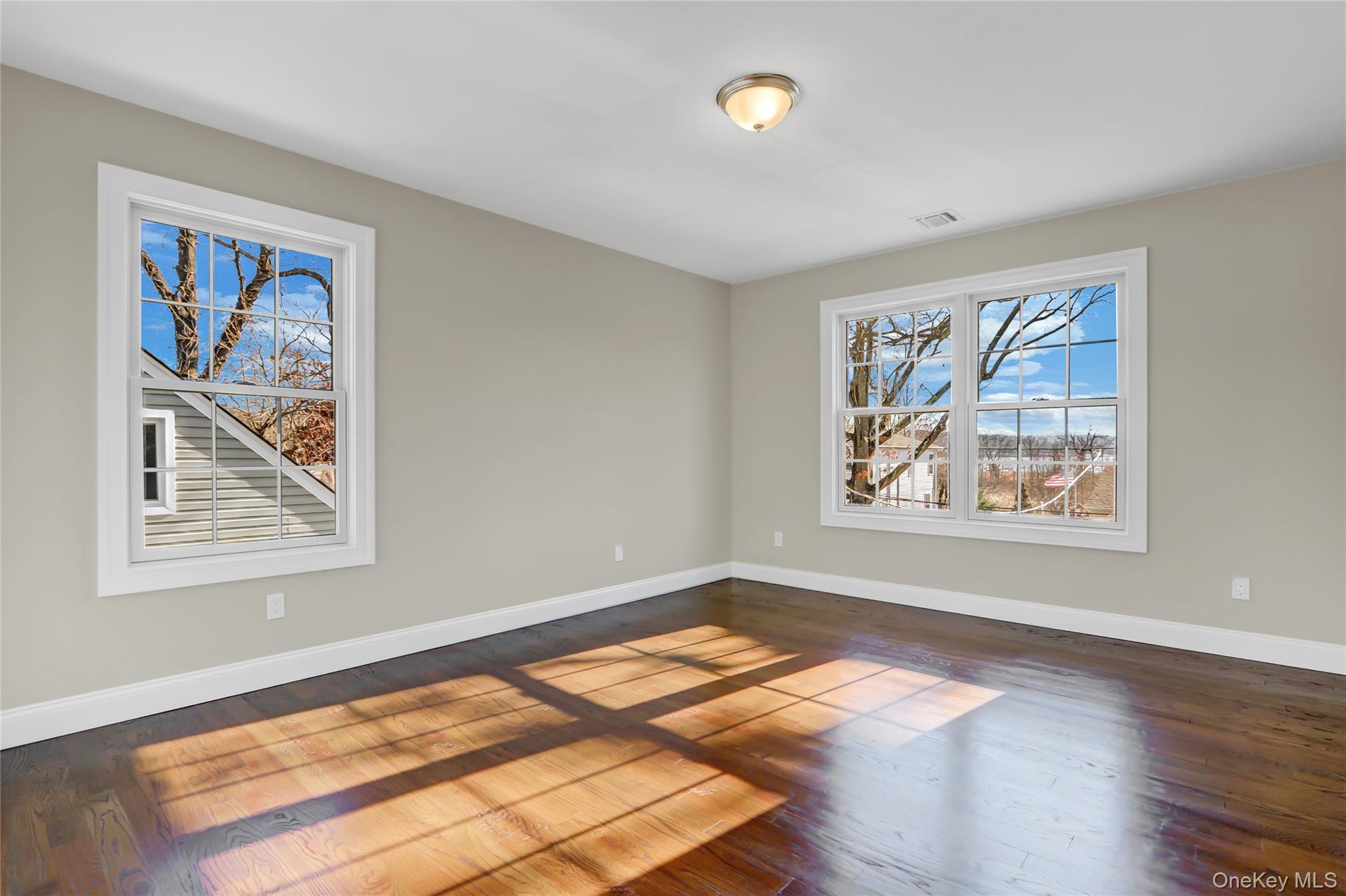 9 Hickory Road, Bayville, NY 11709