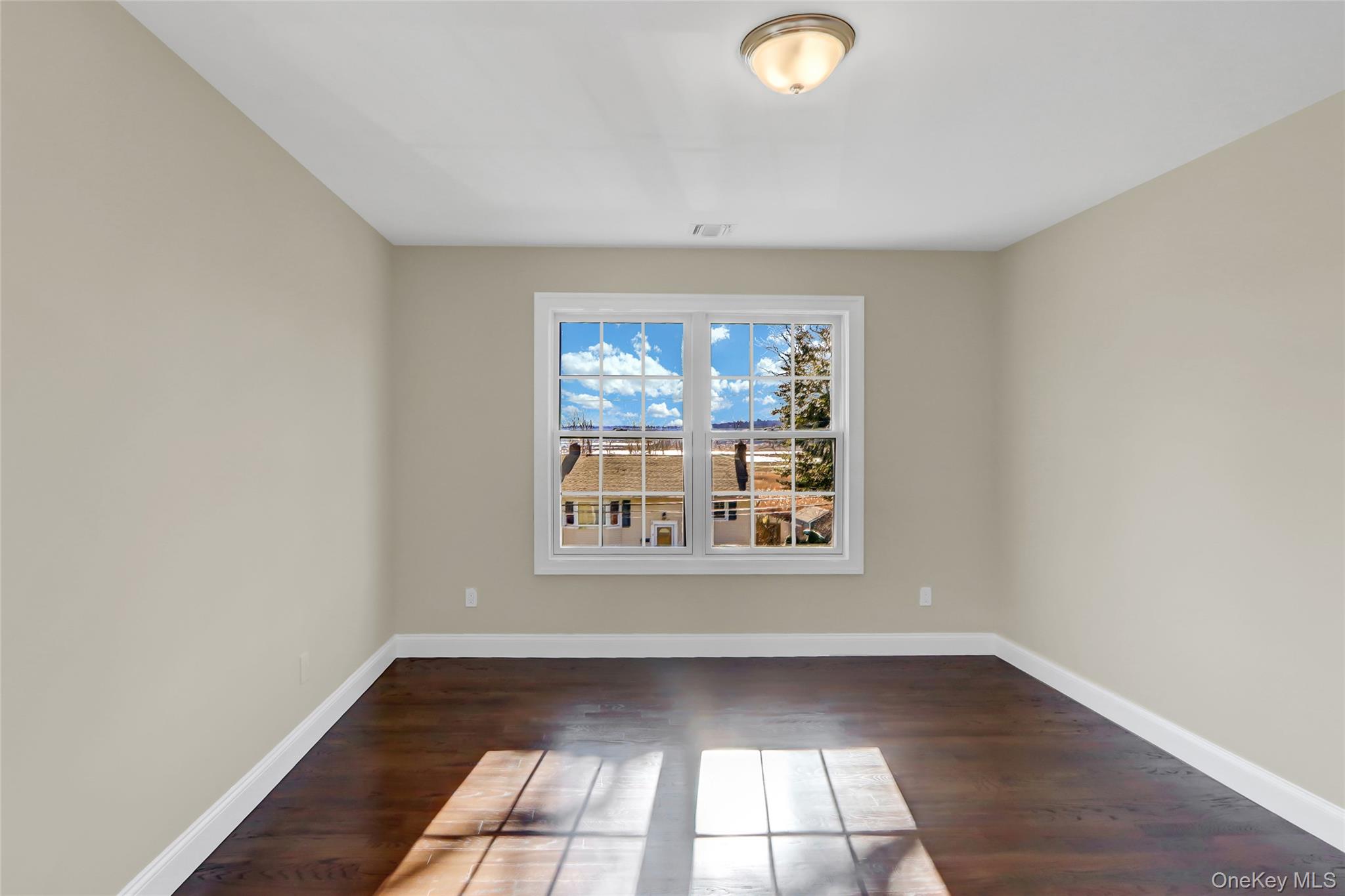 9 Hickory Road, Bayville, NY 11709