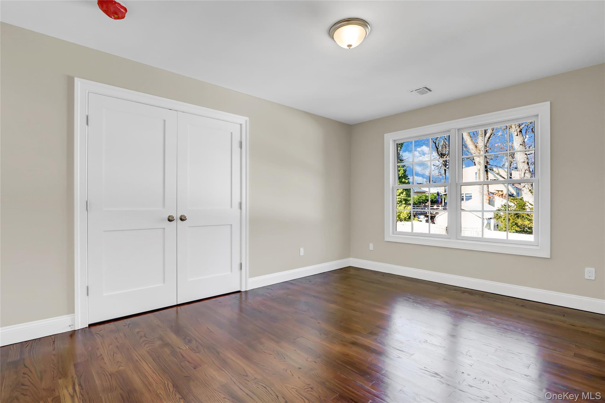 9 Hickory Road, Bayville, NY 11709