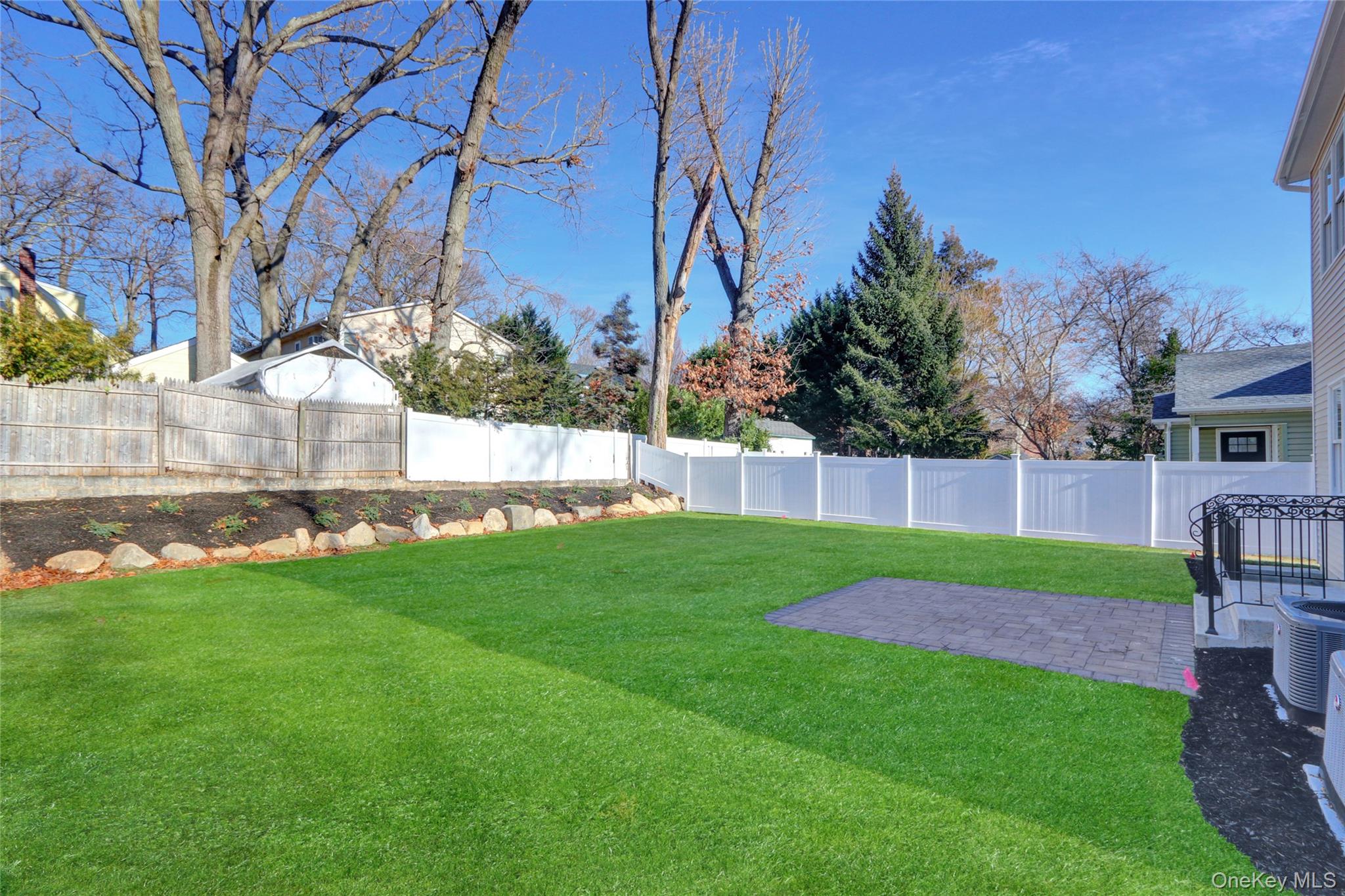 9 Hickory Road, Bayville, NY 11709