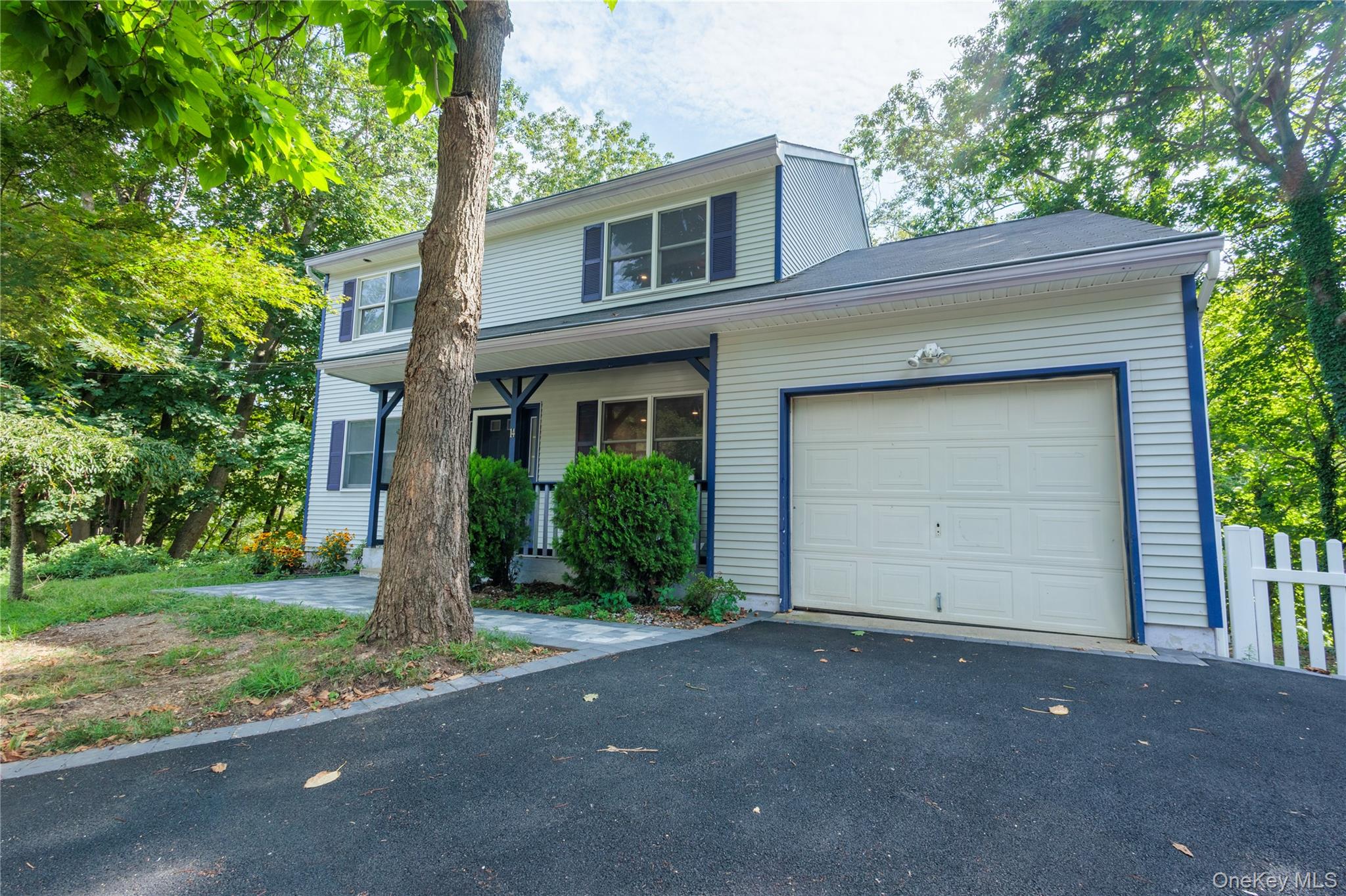 14 Hill Road, Saint James, NY 11780