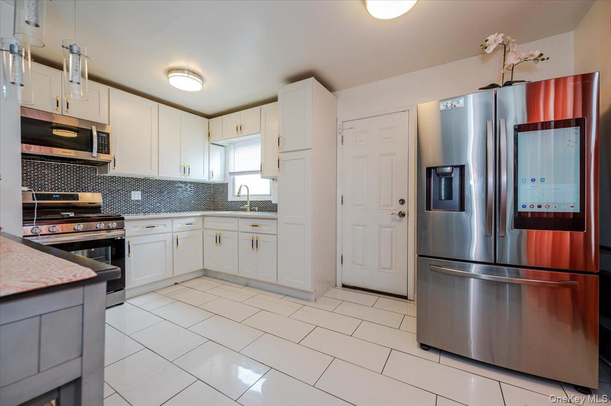 541 Bedford Avenue, Uniondale, NY 11553