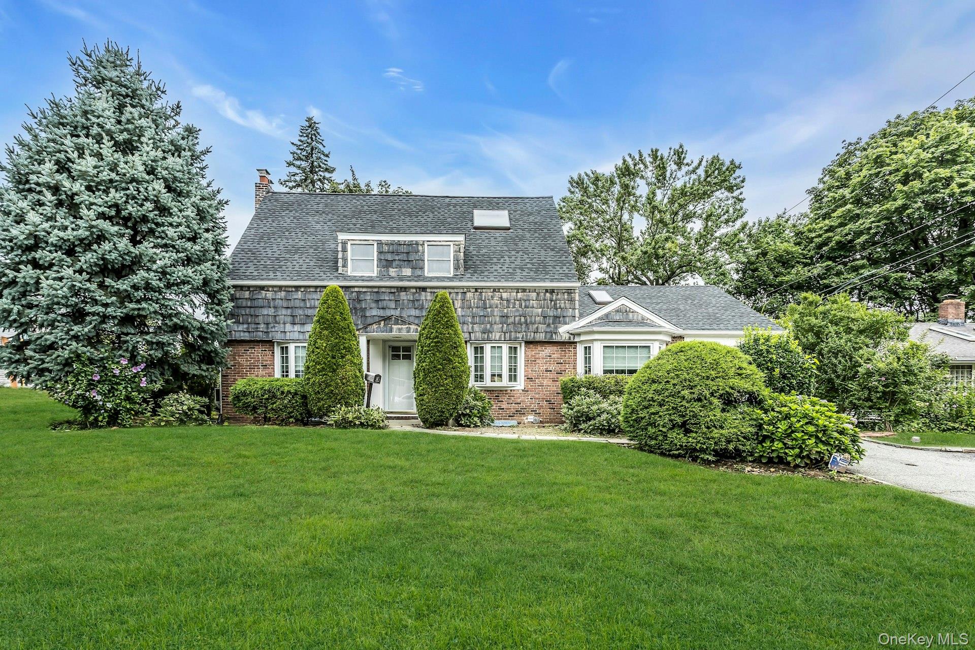 238 Parkside Drive, Roslyn Heights, NY 11577