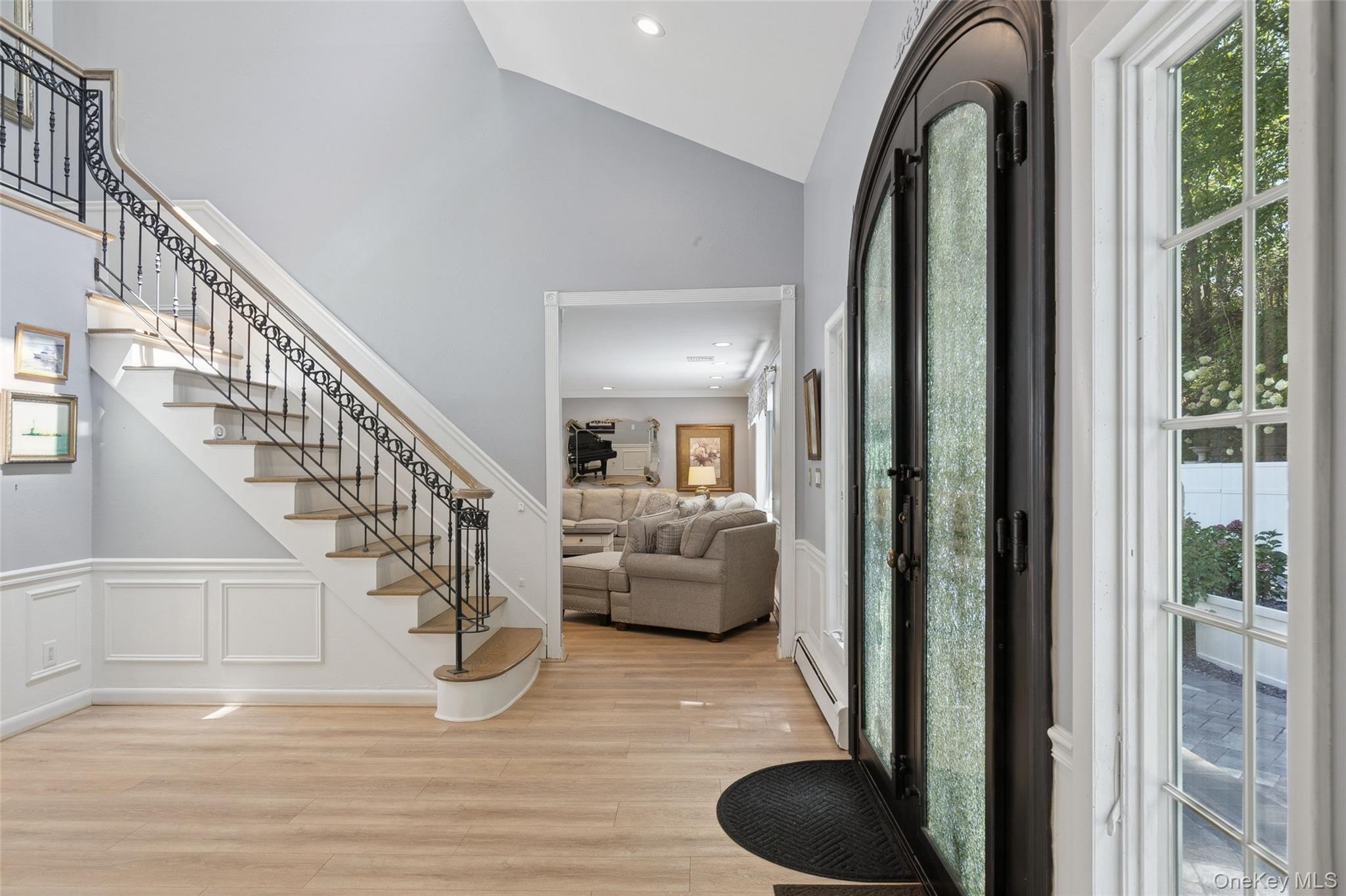 6 Hilltop Drive, Laurel Hollow, NY 11791