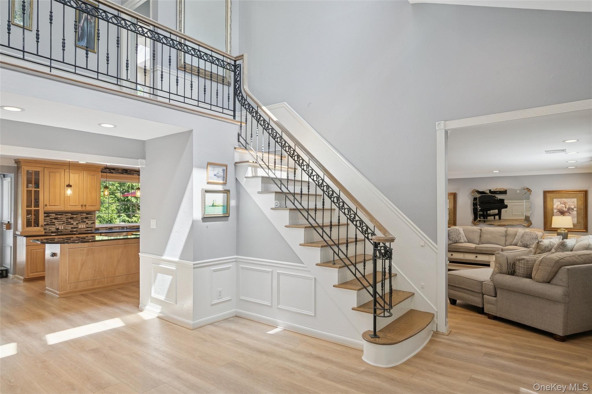 6 Hilltop Drive, Laurel Hollow, NY 11791