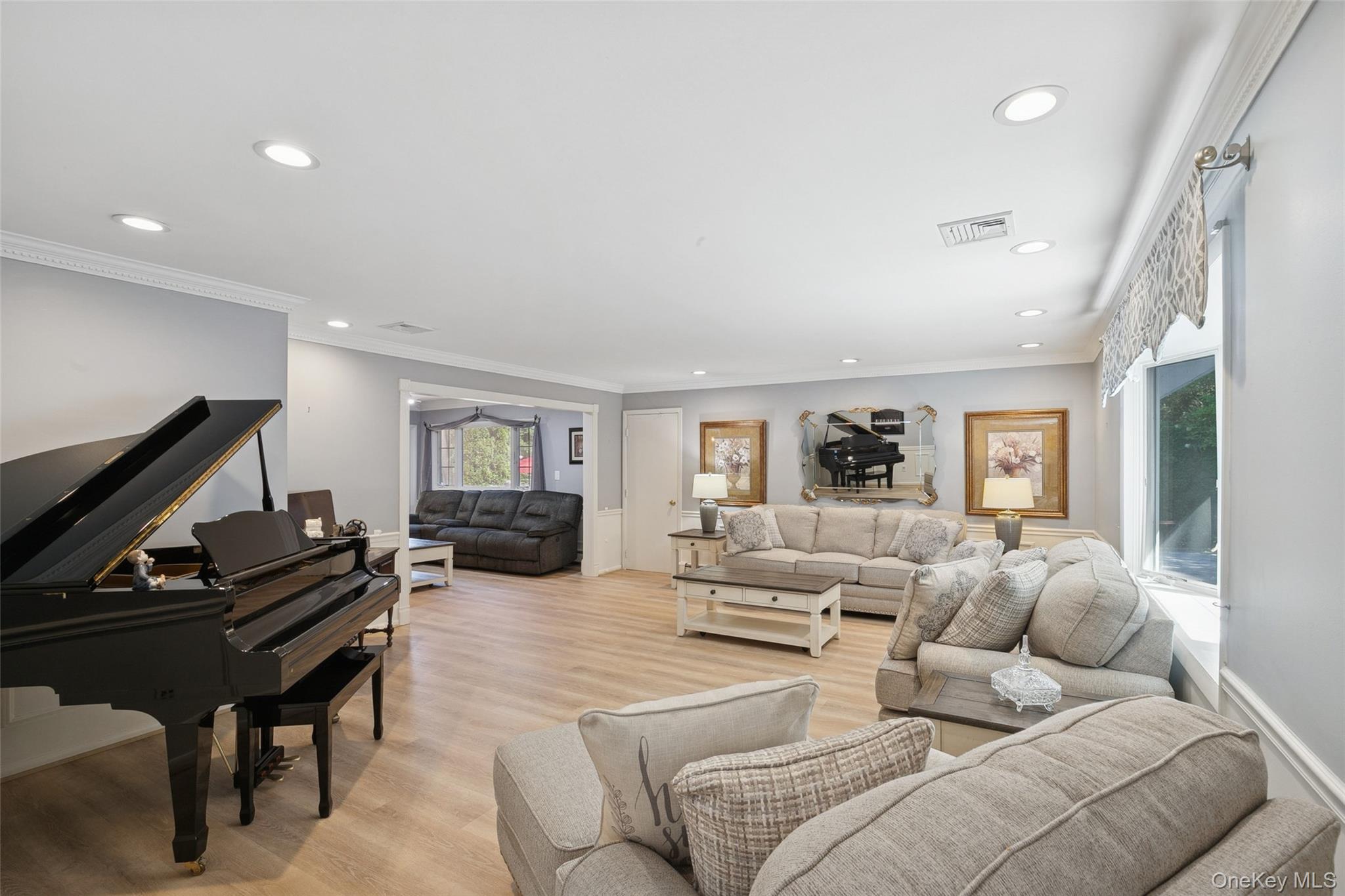 6 Hilltop Drive, Laurel Hollow, NY 11791